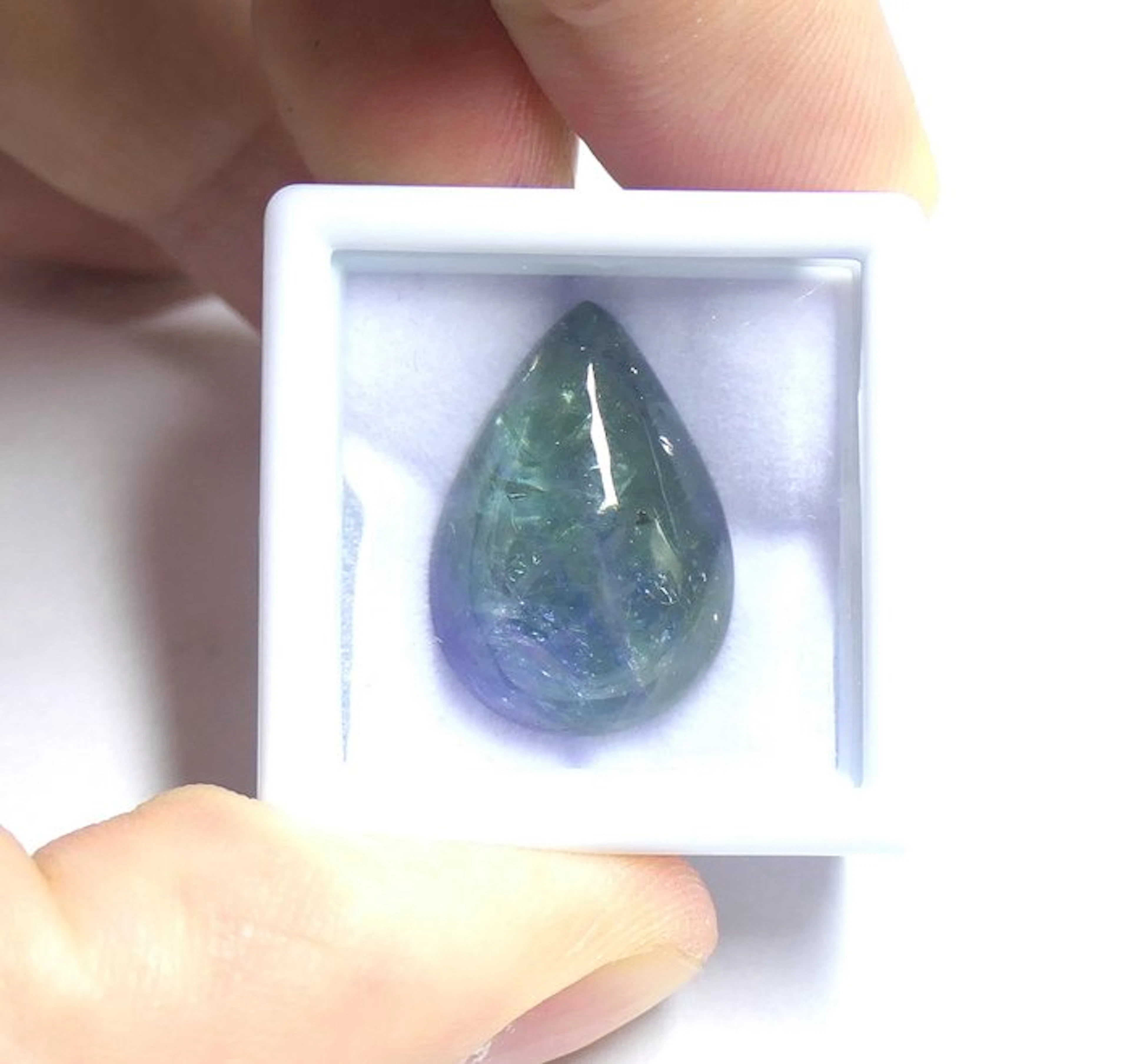 Large 100% natural bi-color Tanzanite. Cabochon- 4.17 g