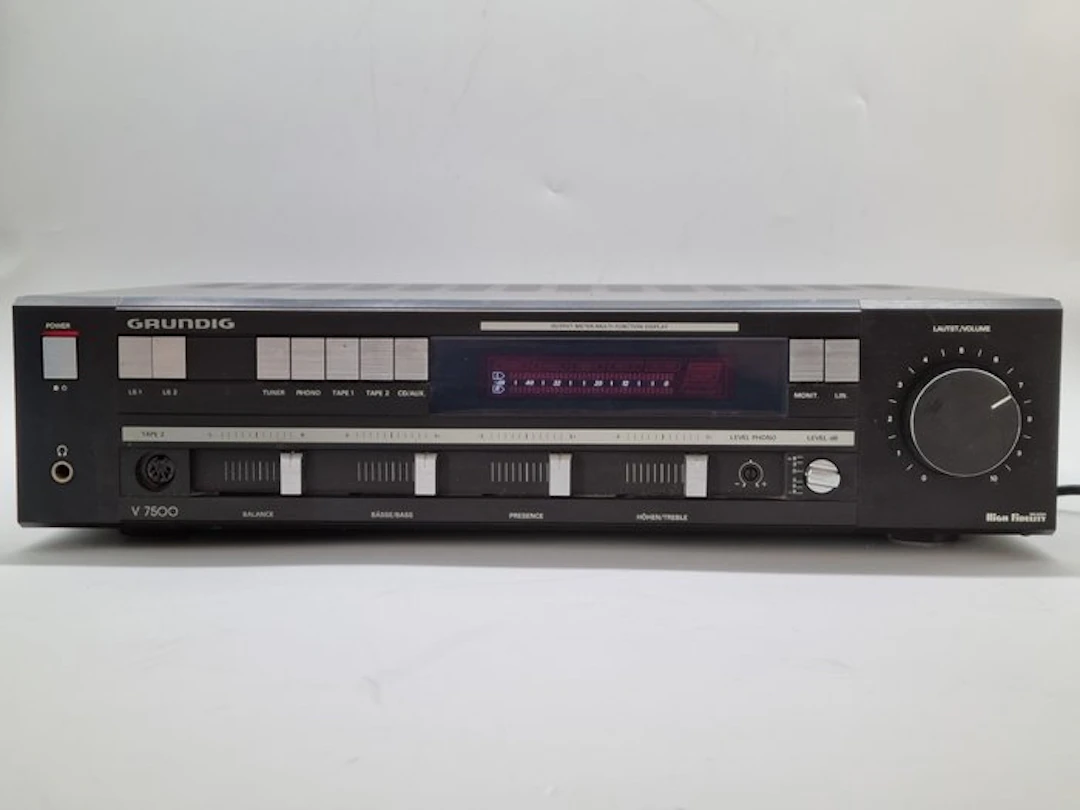 Grundig - V 7500 Slimline Solid state integrated amplifier