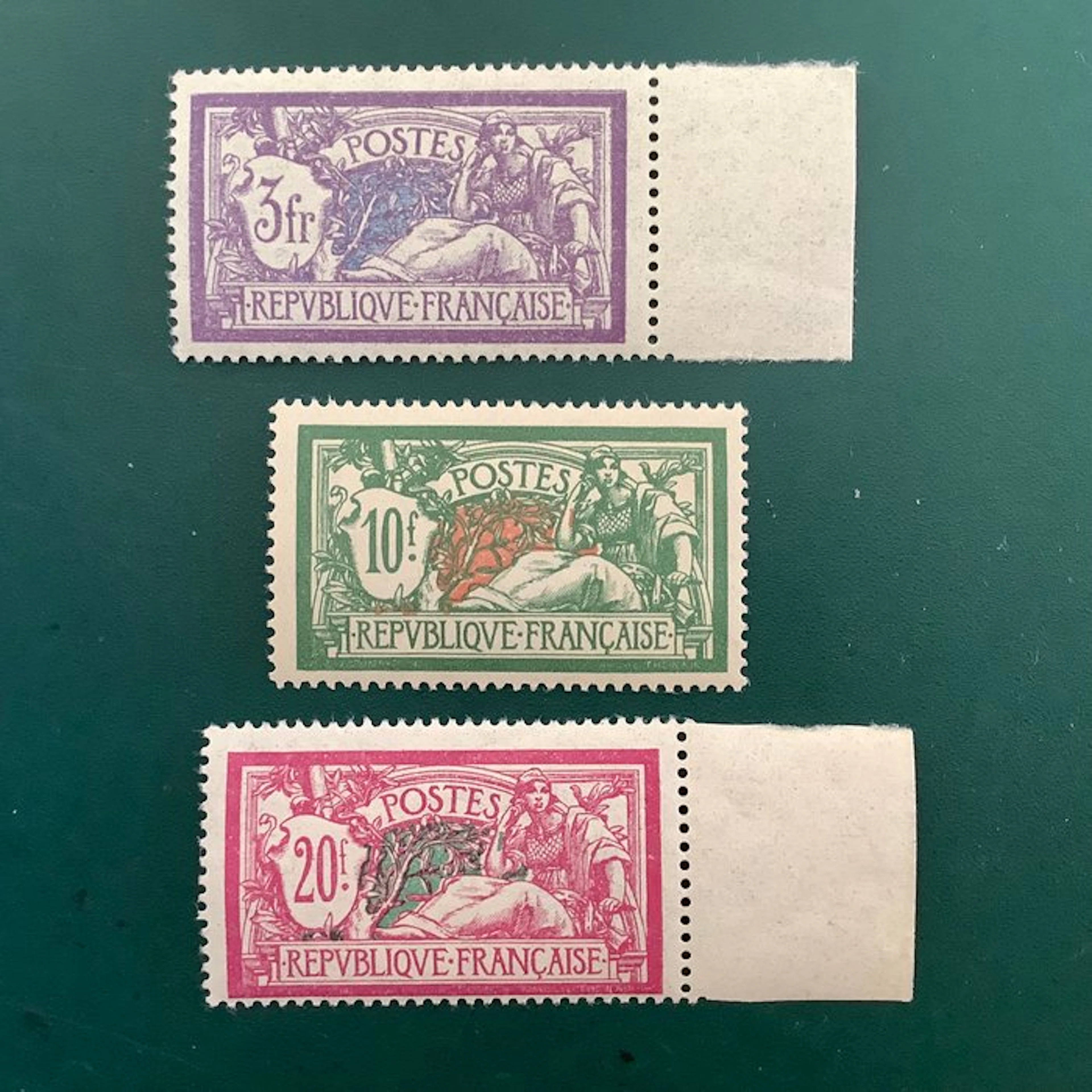 France 1925 - Merson with good centering and selvedge - MNH - Yvert 206/208