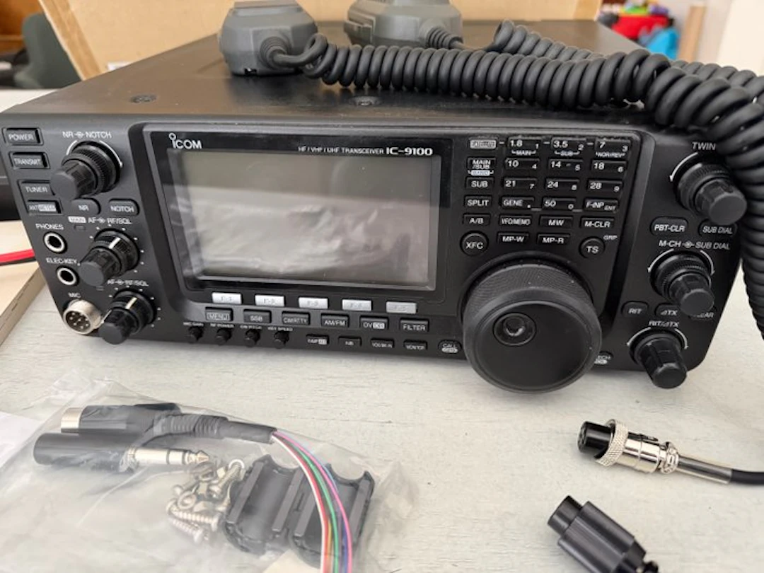 Icom - IC-9100 / All-Mode HF/VHF/UHF Base Station Transceiver Radio