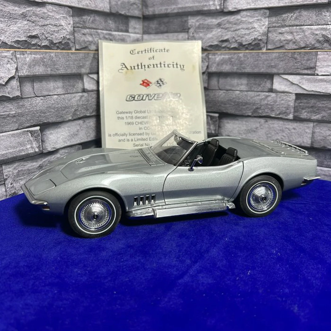 Autoart 1:18 - Model car - Chevrolet Corvette Silver (1969) Millennium Series