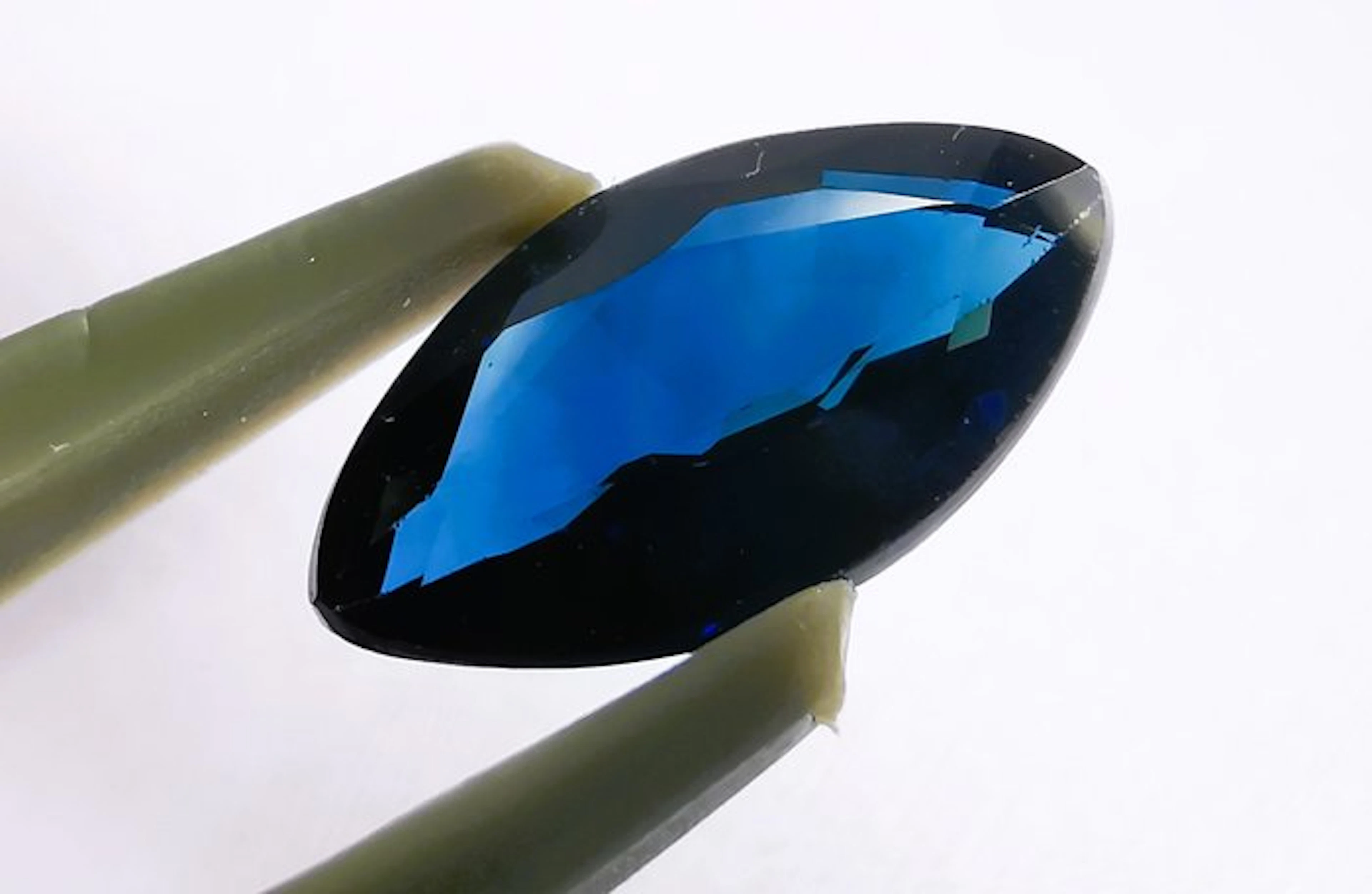No reserve price - 1 pcs Blue Sapphire - 1.68 ct...