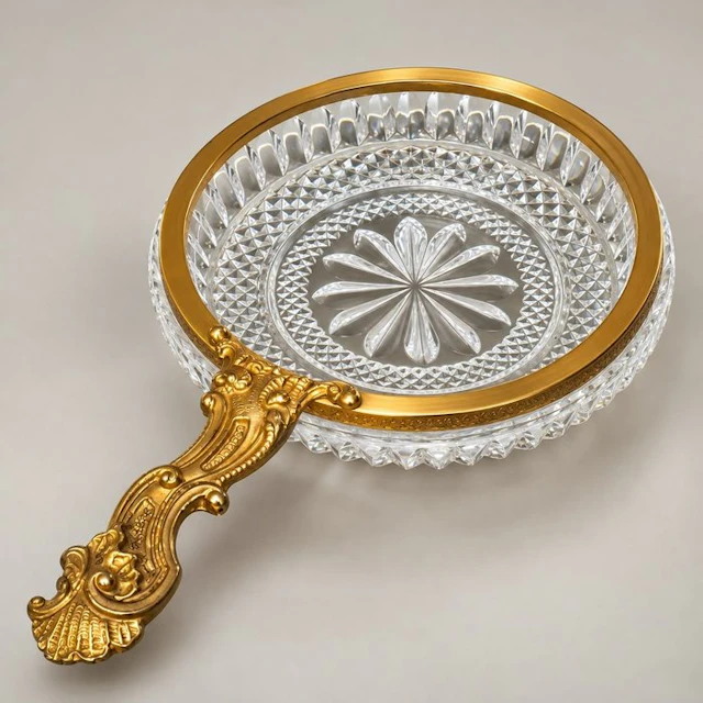 Ashtray - Cast brass - Polished crystal.