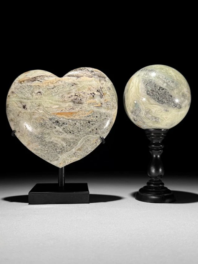 NO RESERVE PRICE - Wonderful Pair of Onyx- Heart Shaped...