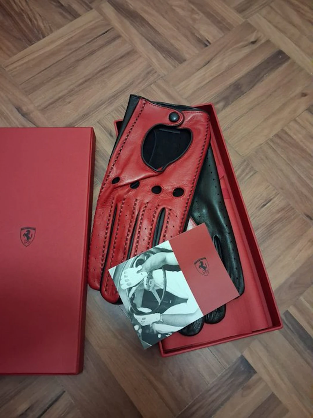 gloves - Ferrari