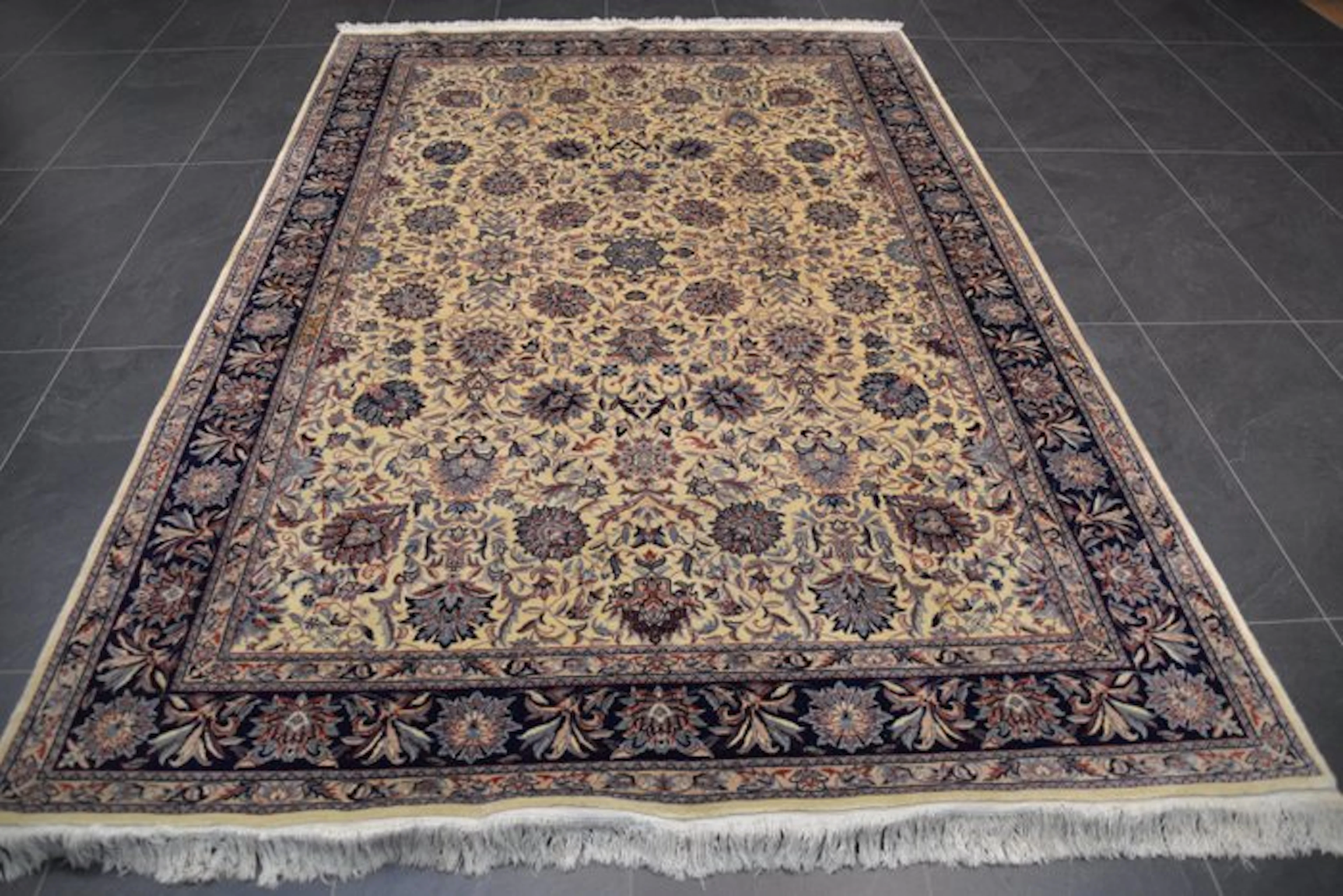 Isphahan - Carpet - 294 cm - 197 cm