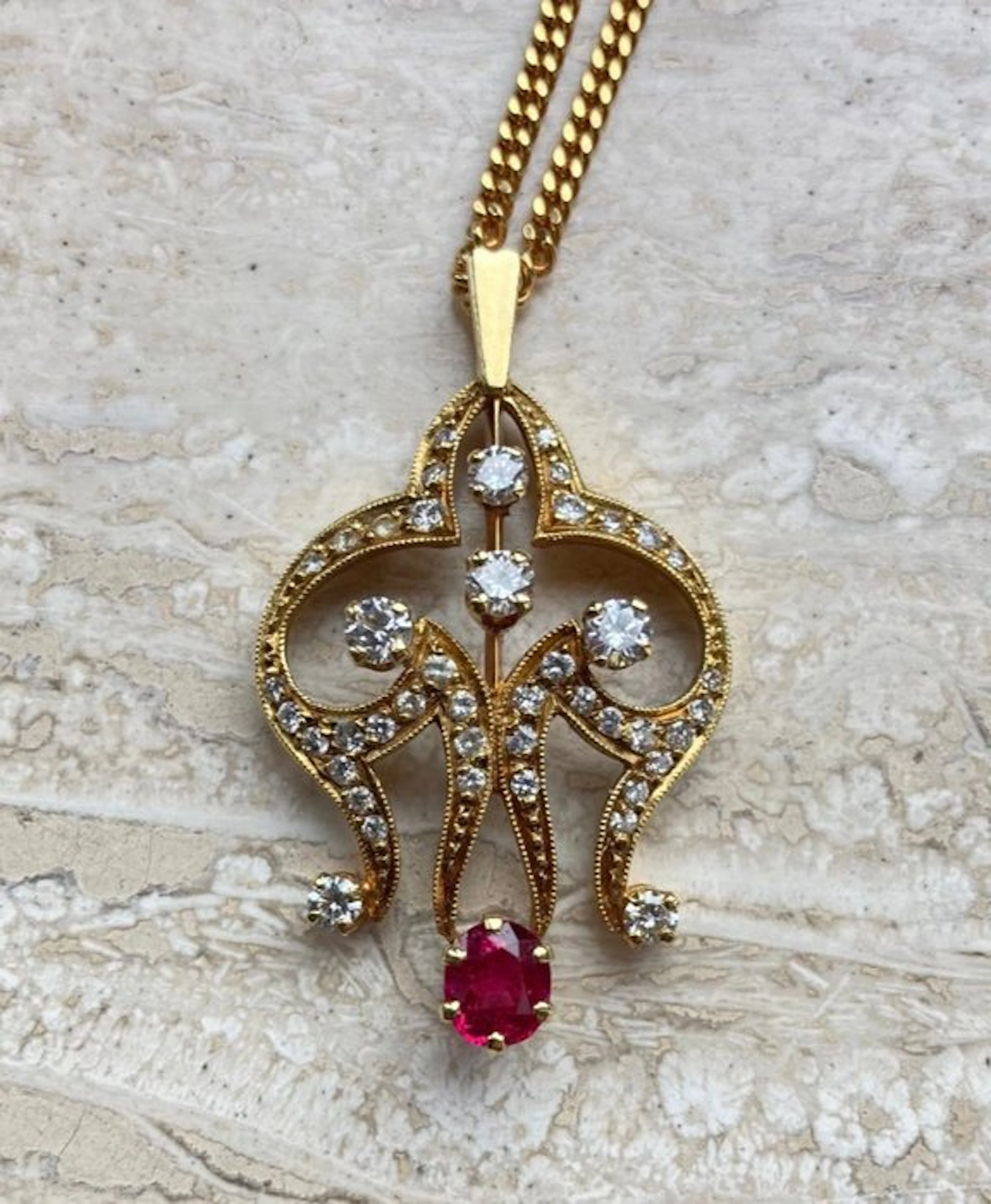 Necklace with pendant - 18 kt. Yellow gold Ruby - Diamond