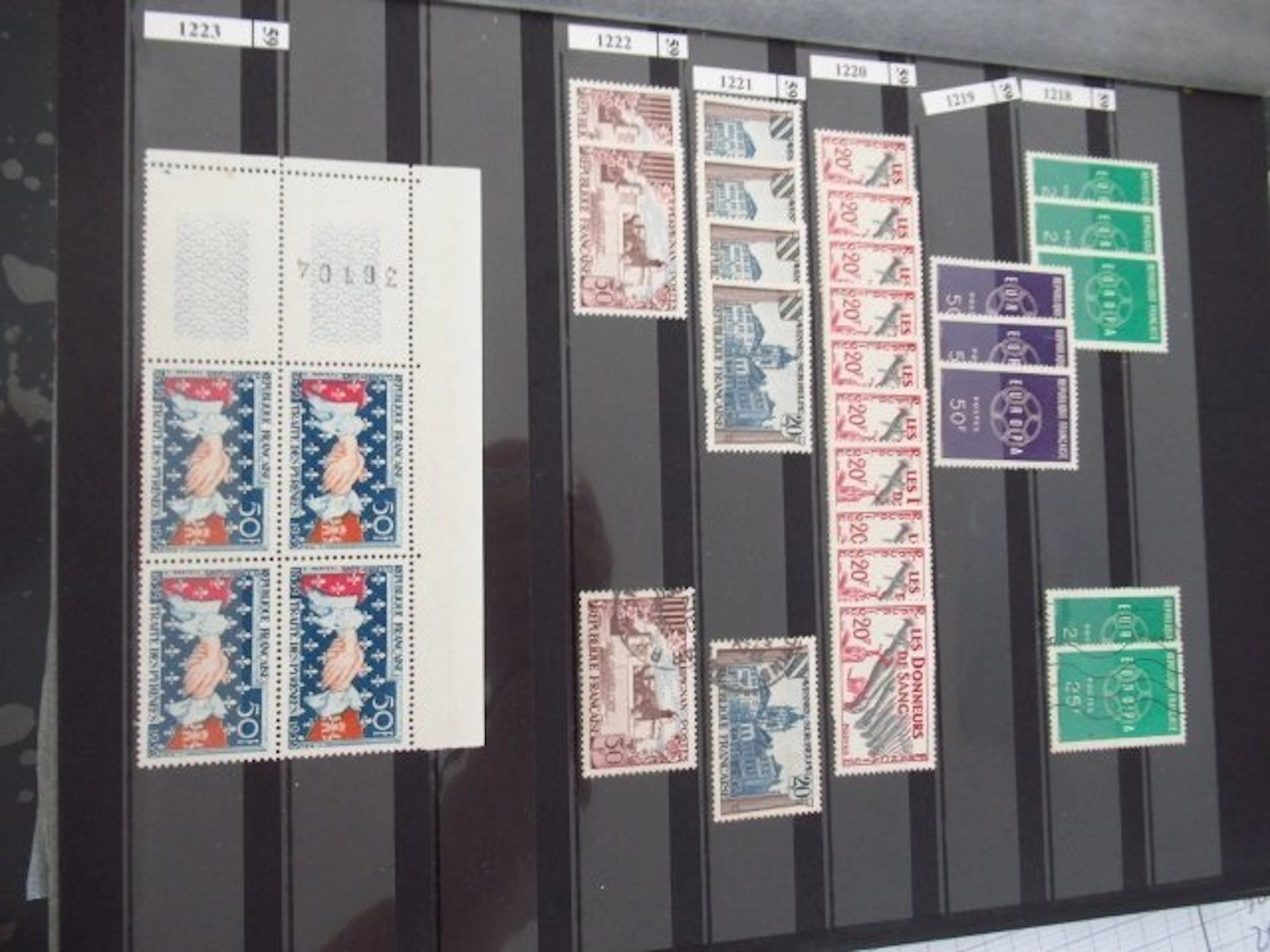 France - Avec carnet croix rouge , collection de timbres