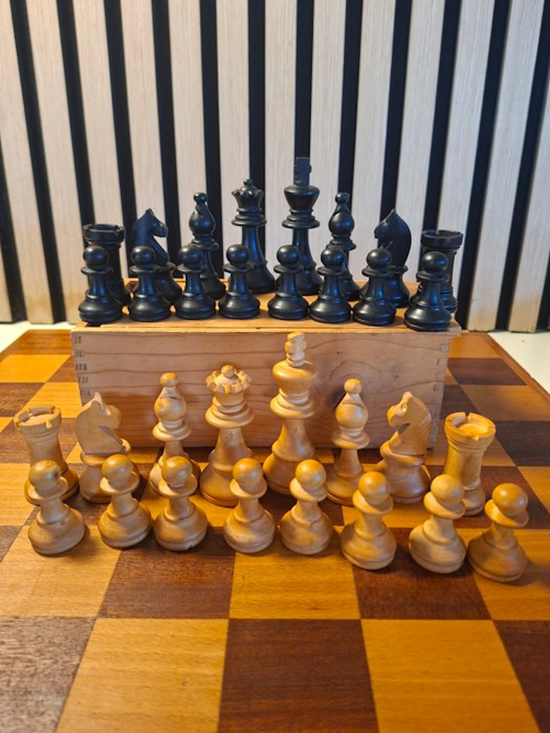 Chess set - Schaars Staunton schaakspel (king 8.5 cm)...