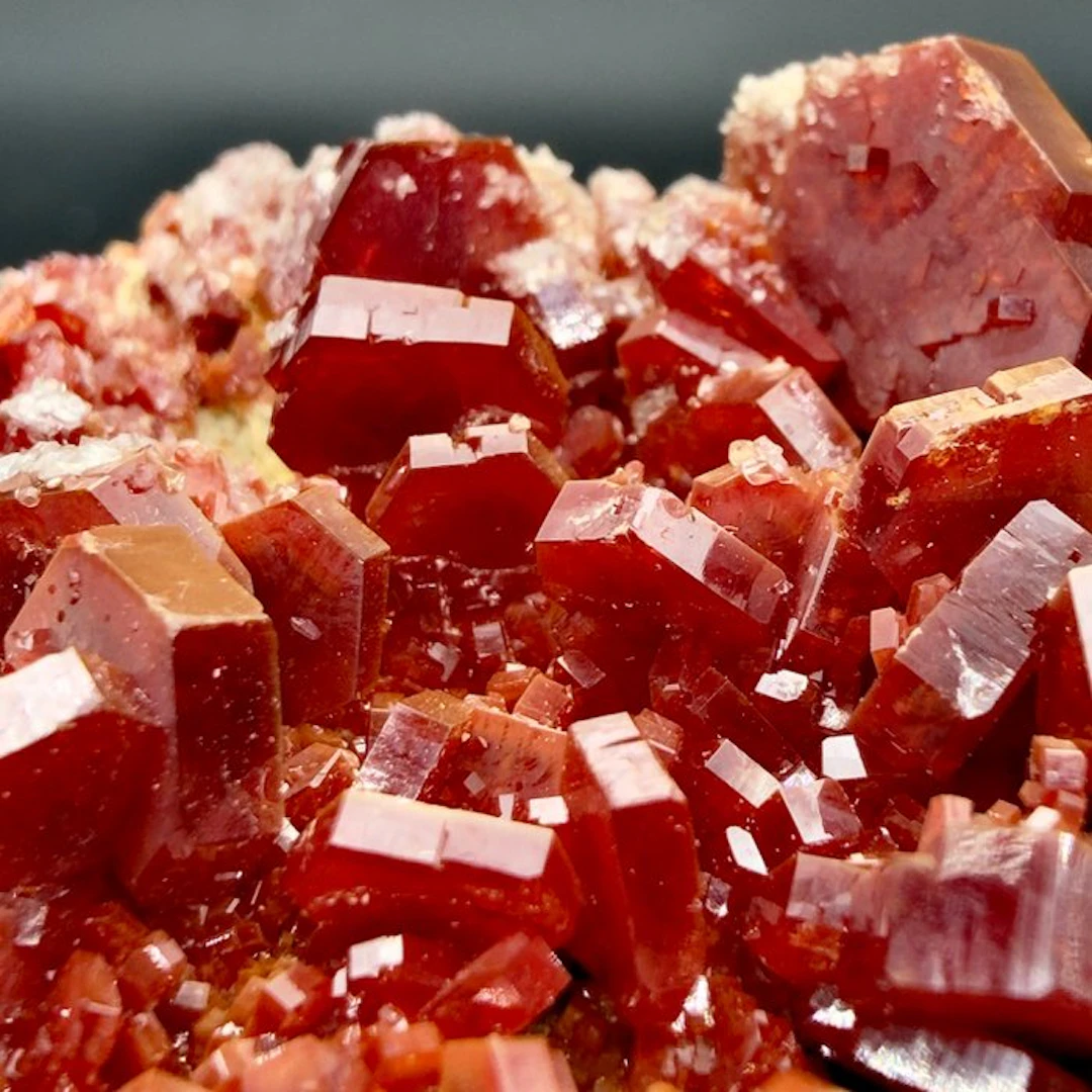 Vanadinite Rough - Height: 7 cm - Width: 4 cm- 147 g - (1)