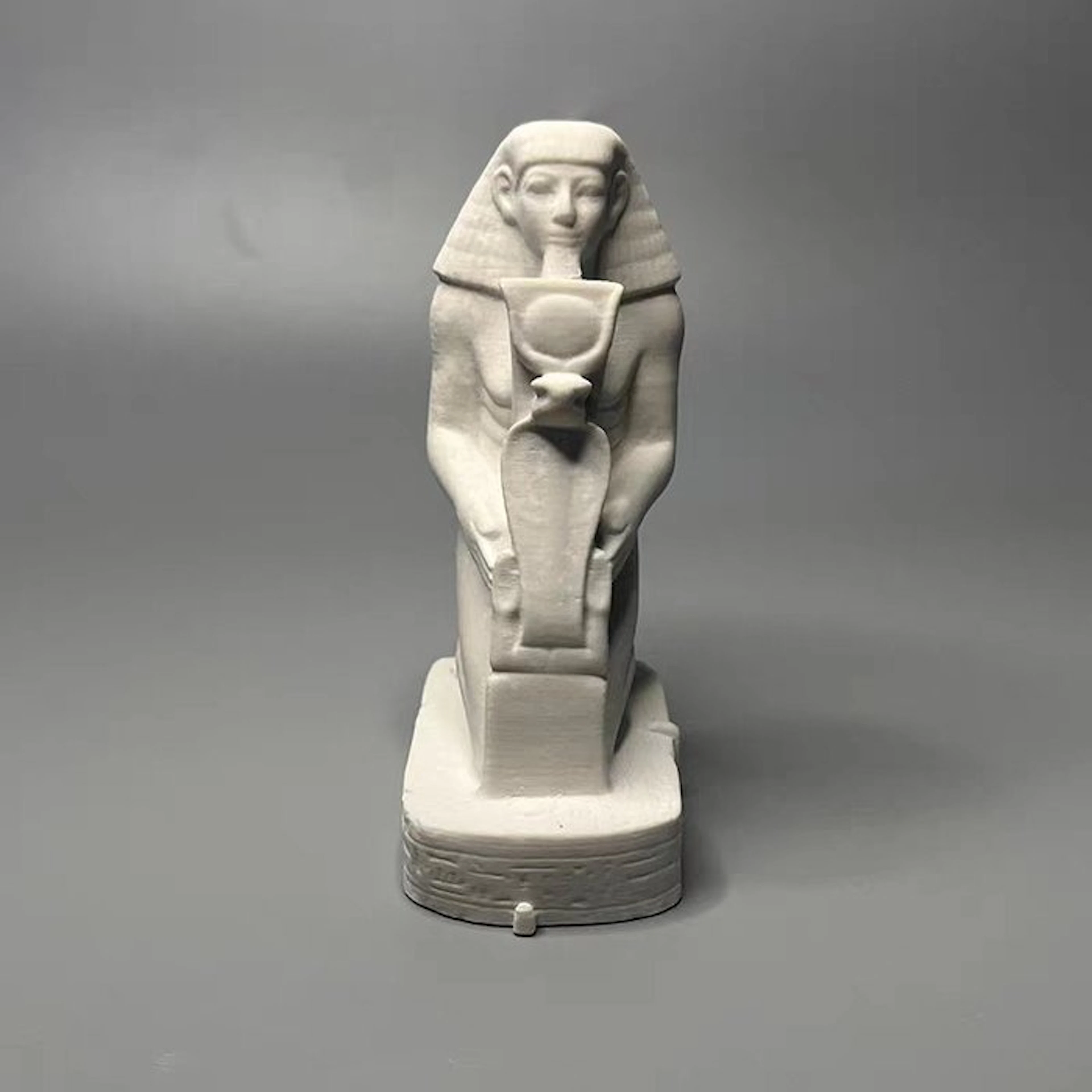 Figure - Kneeling pharaoh with offering - Plaster