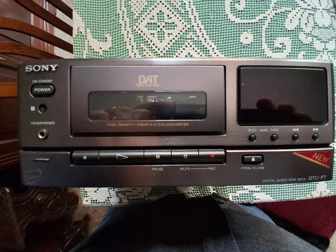 Sony - DTC-P7 / Midi-sized Recorder Deck DAT - digital audio tape