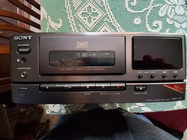 Sony - DTC-P7 / Midi-sized Recorder Deck DAT - digital audio tape