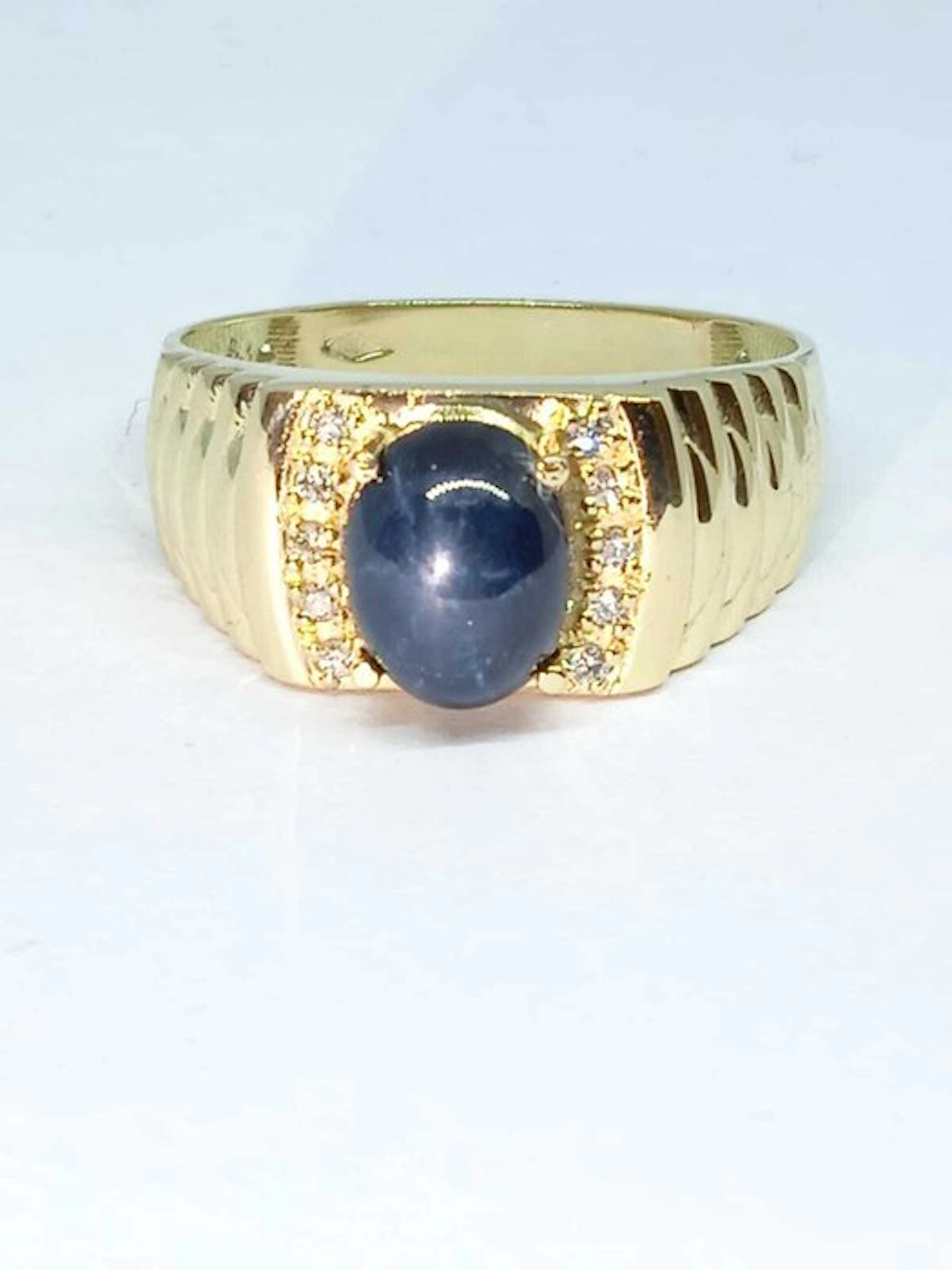 Ring - 18 kt. Yellow gold - 3.60ct. tw. Star Sapphire - Diamond