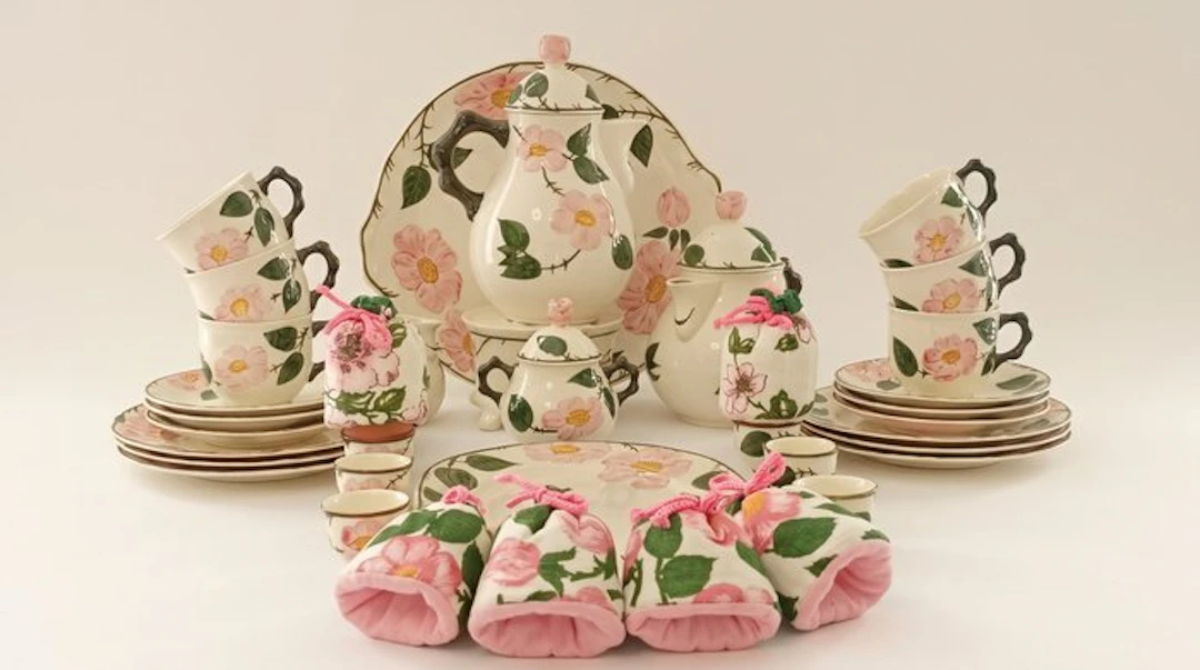 Coffee and tea service (38) - Wild-Rose - Porcelain