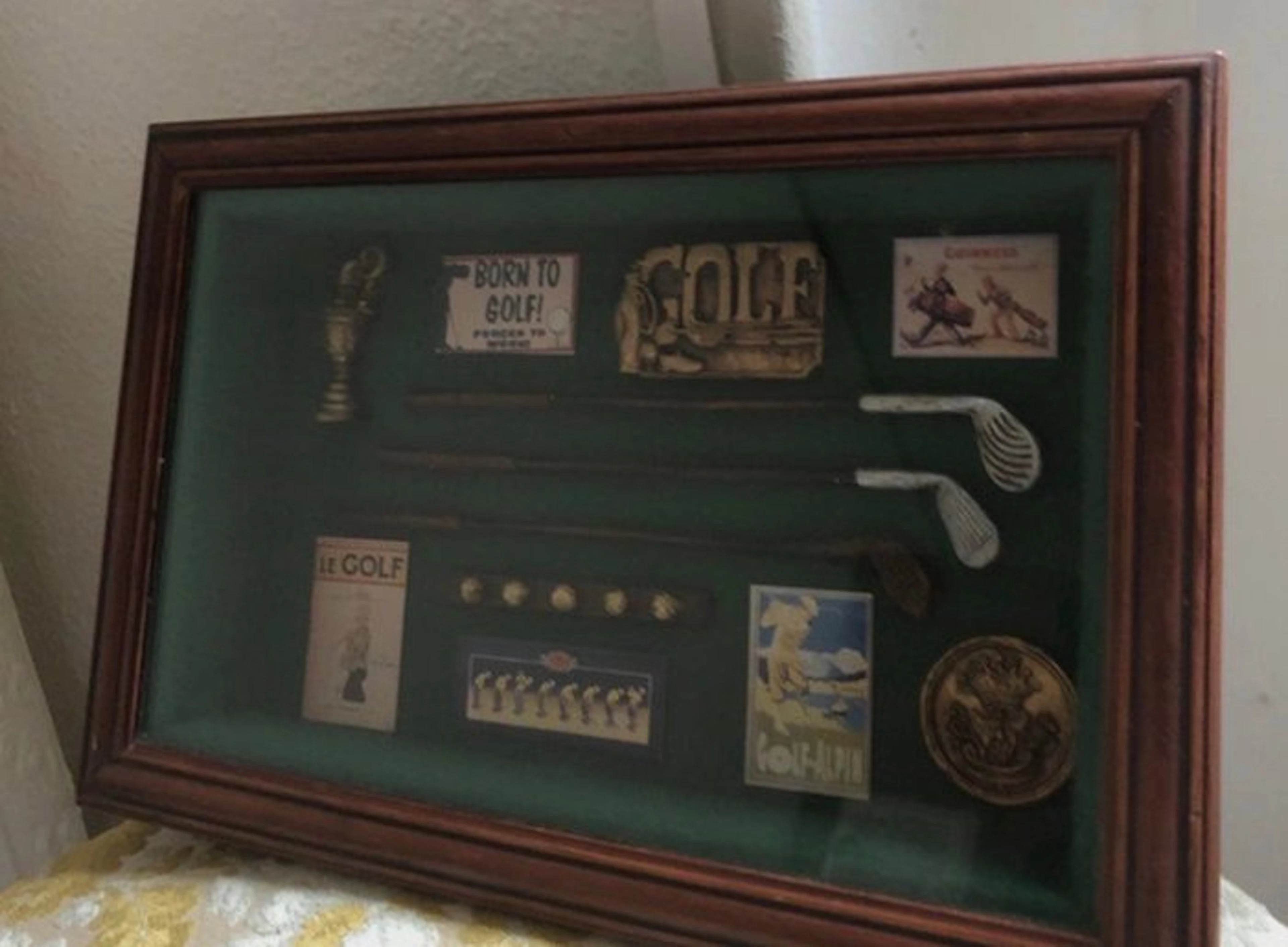 golf, Historic golf set displayed in a period case