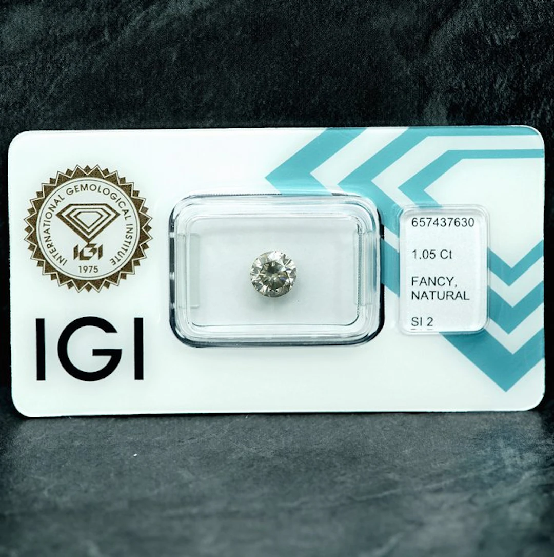 No reserve price - 1 pcs Diamond (Natural coloured)...