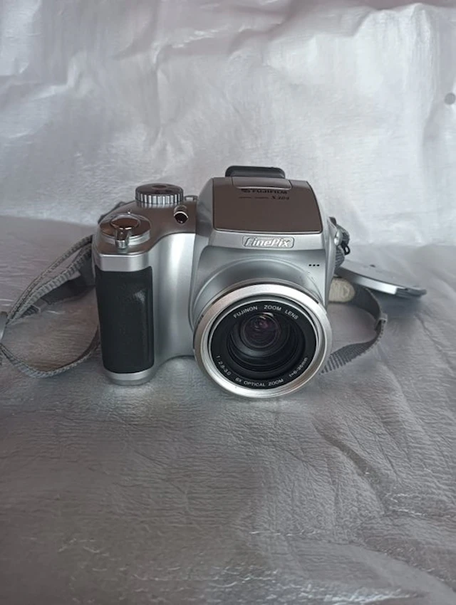 Fujifilm S304 Digital camera