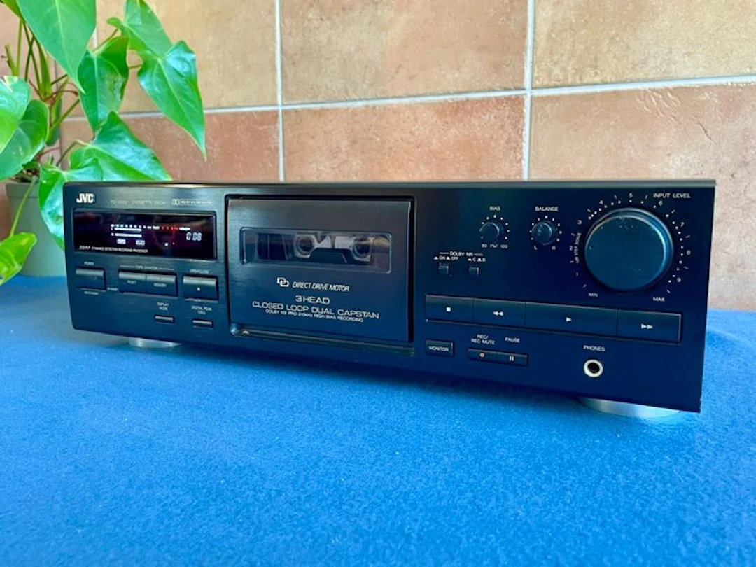 JVC - TD-V562 Dolby B/C NR, and HX Pro Audio-cassette deck