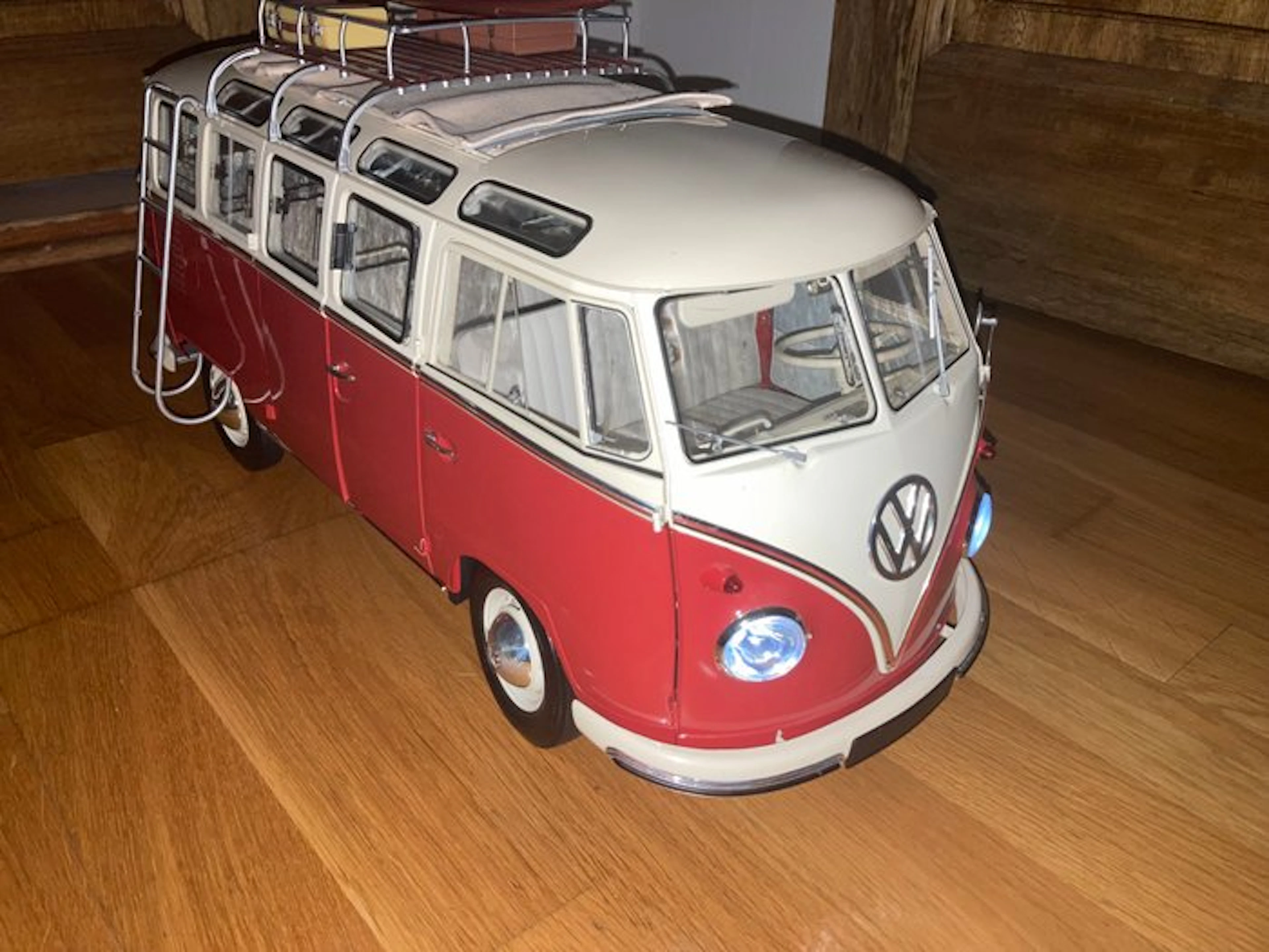 Altaya 1:8 - Model car - Volkswagen T1 Samba Bus Combi