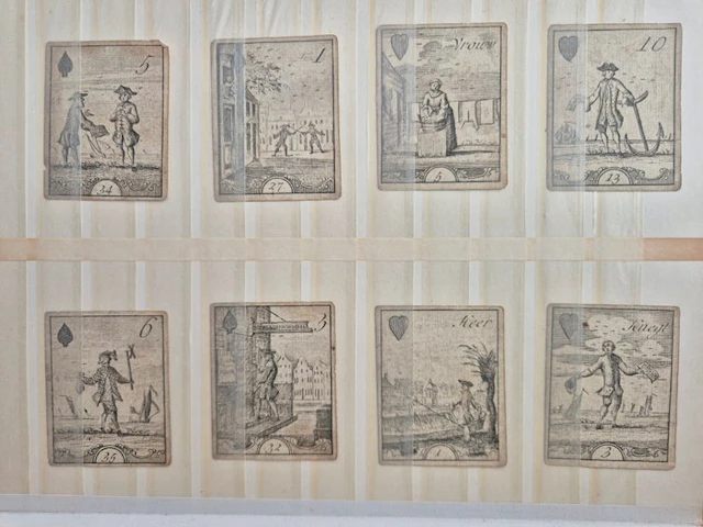 Playing cards - Paper