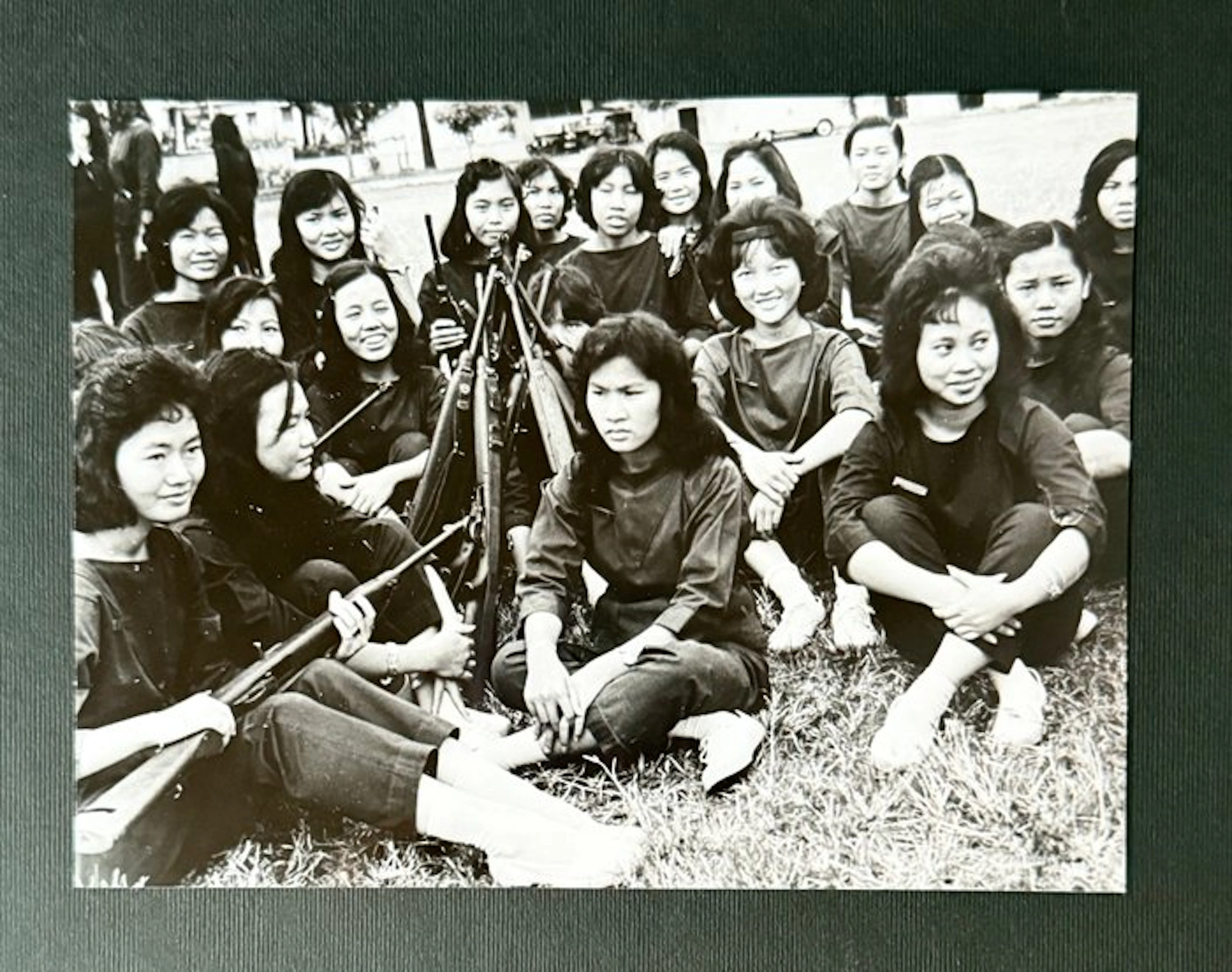 Farabola - Gruppo di soldatesse civili del Sud Vietnam