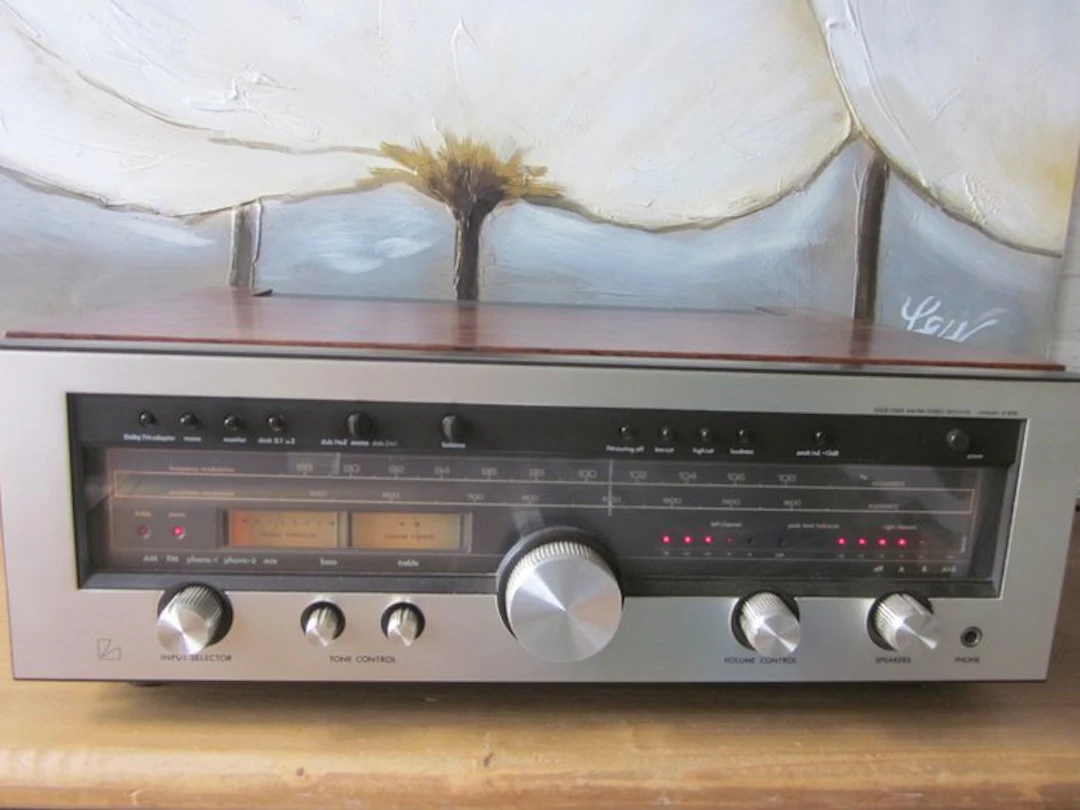 Luxman - R-1050 Solid state stereo receiver
