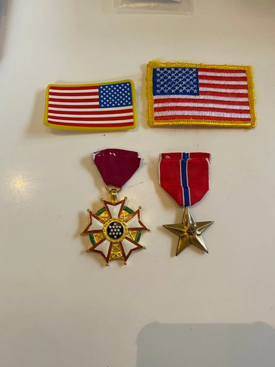 United States - Military medal - two American flag...