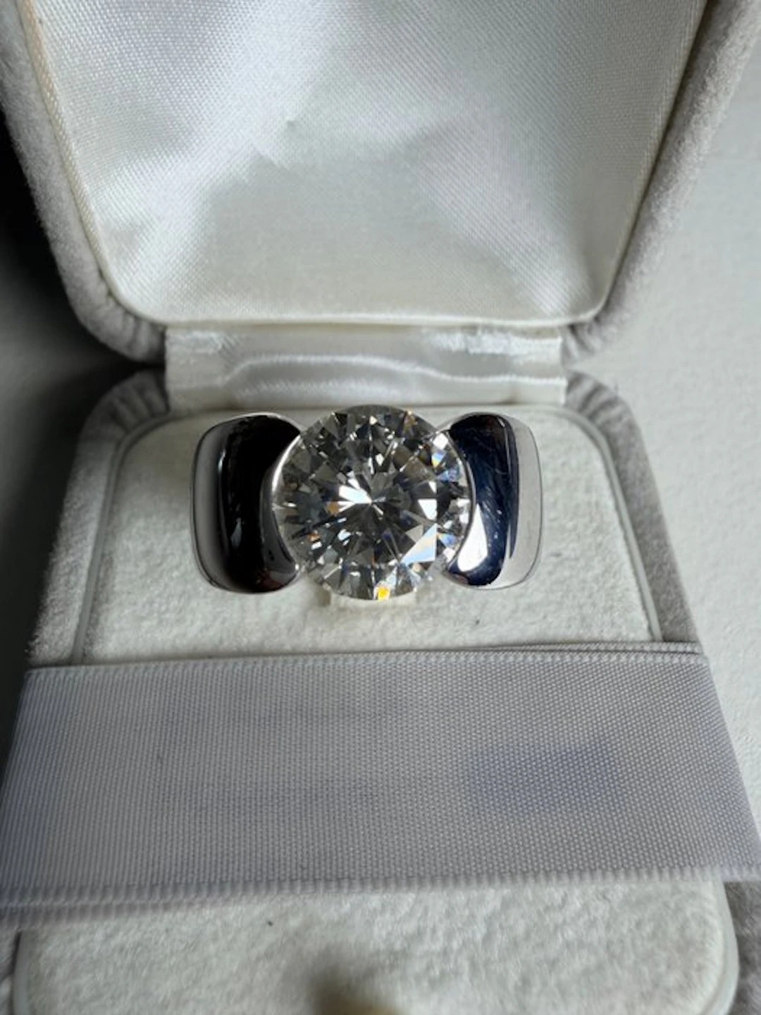 Vhernier - Ring - 18 kt. White gold - 4.40ct. tw. Diamond (Natural)