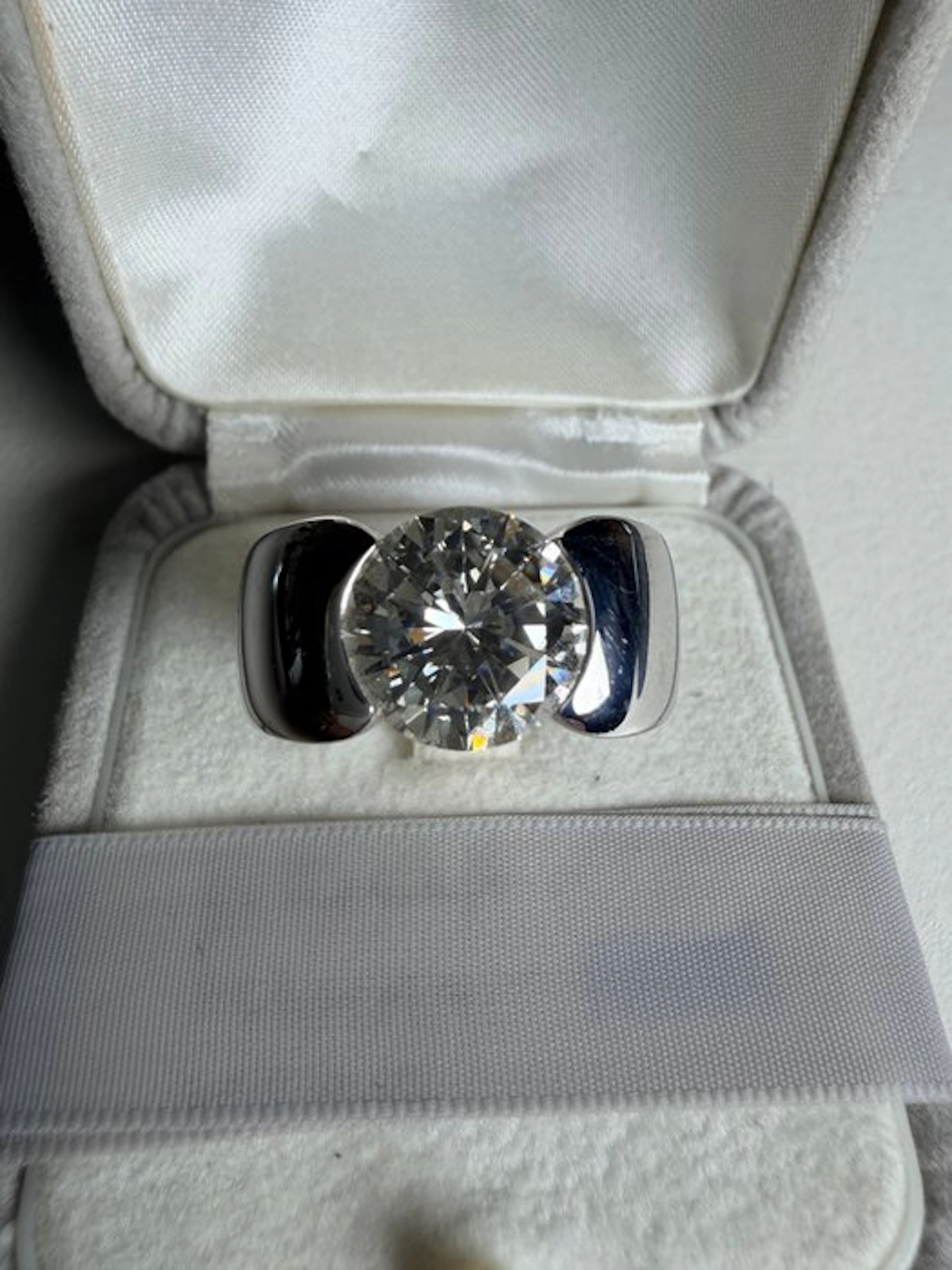 Vhernier - Ring - 18 kt. White gold - 4.40ct. tw. Diamond (Natural)