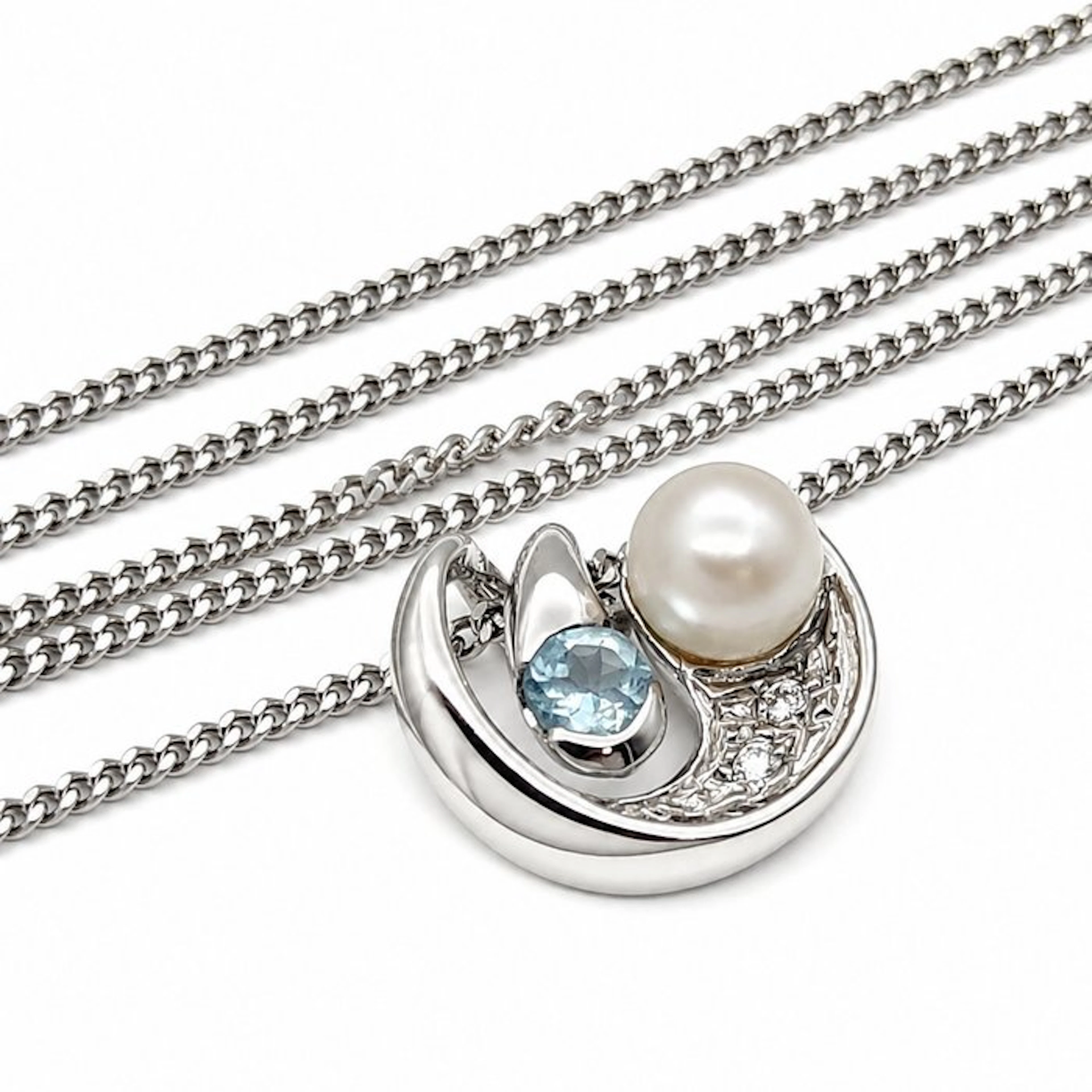 Necklace with pendant - 18 kt