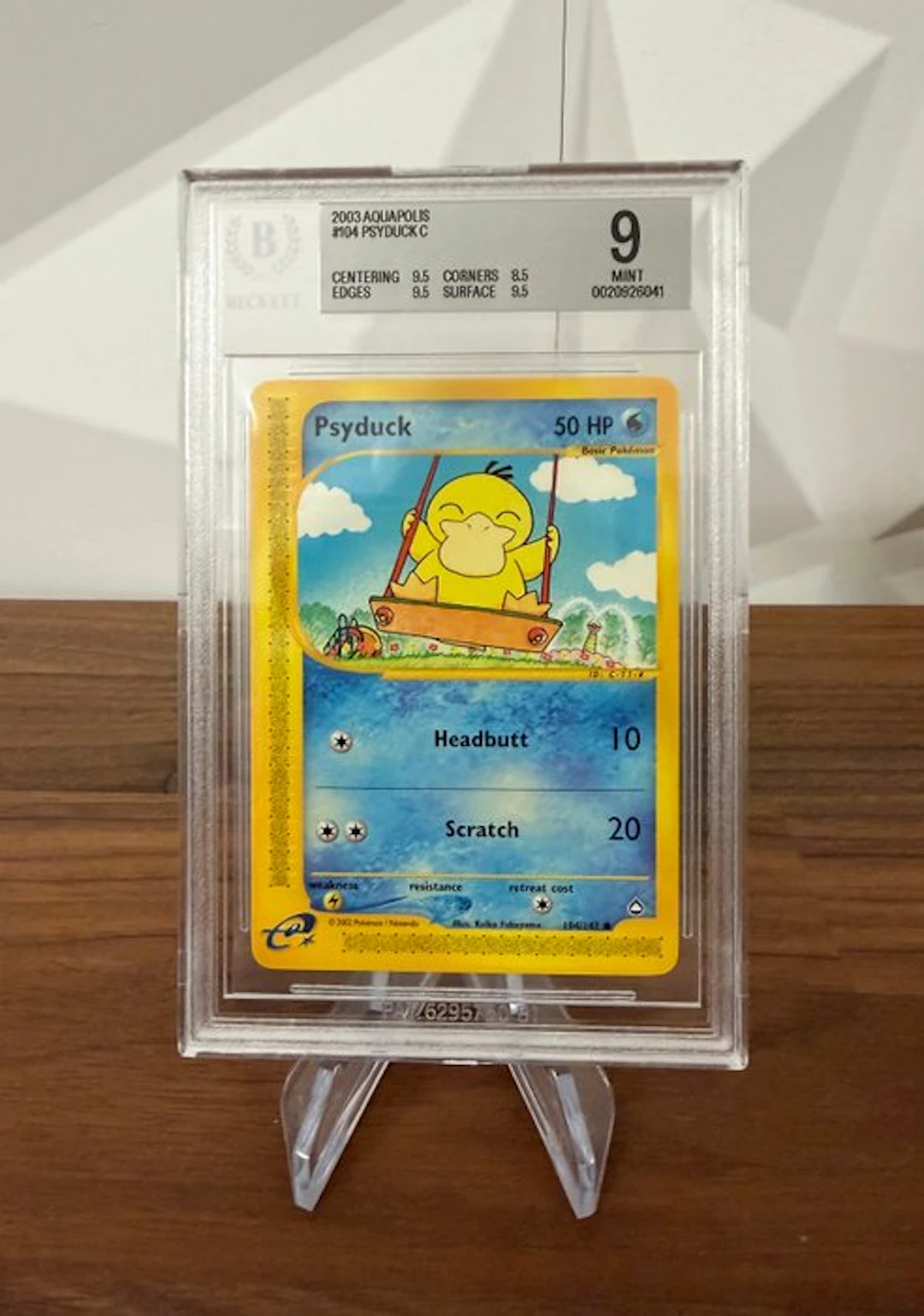 Pokémon - 1 Graded card - Psyduck 104/147 - Beckett 9 - WOTC - Aquapolis