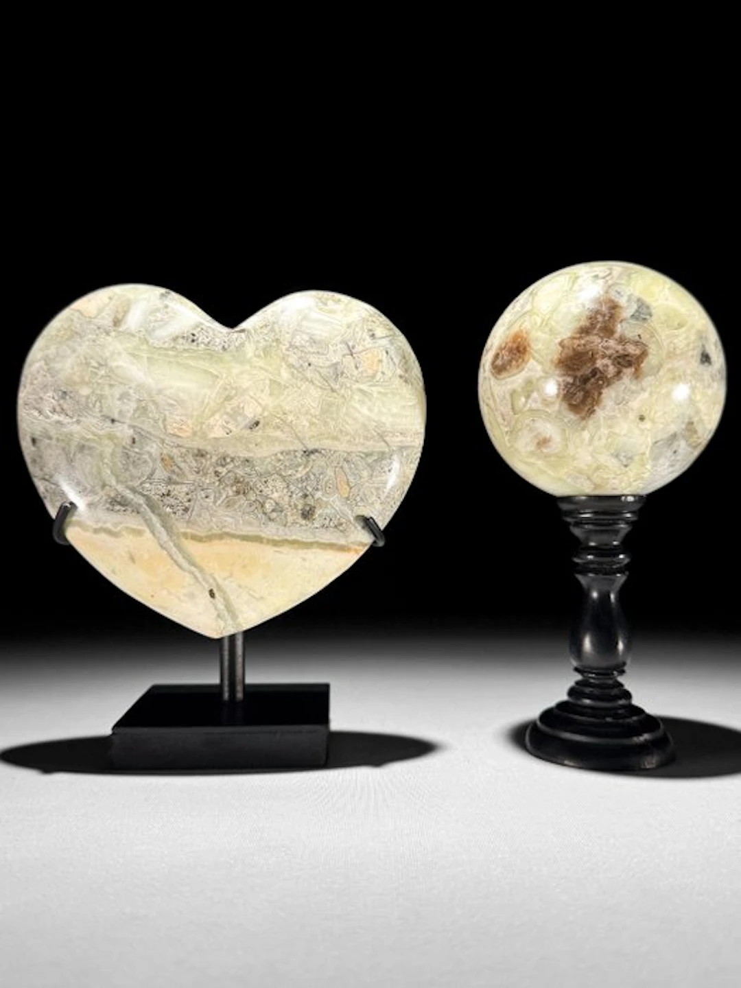 NO RESERVE PRICE - Wonderful Pair of Onyx Heart-shape...