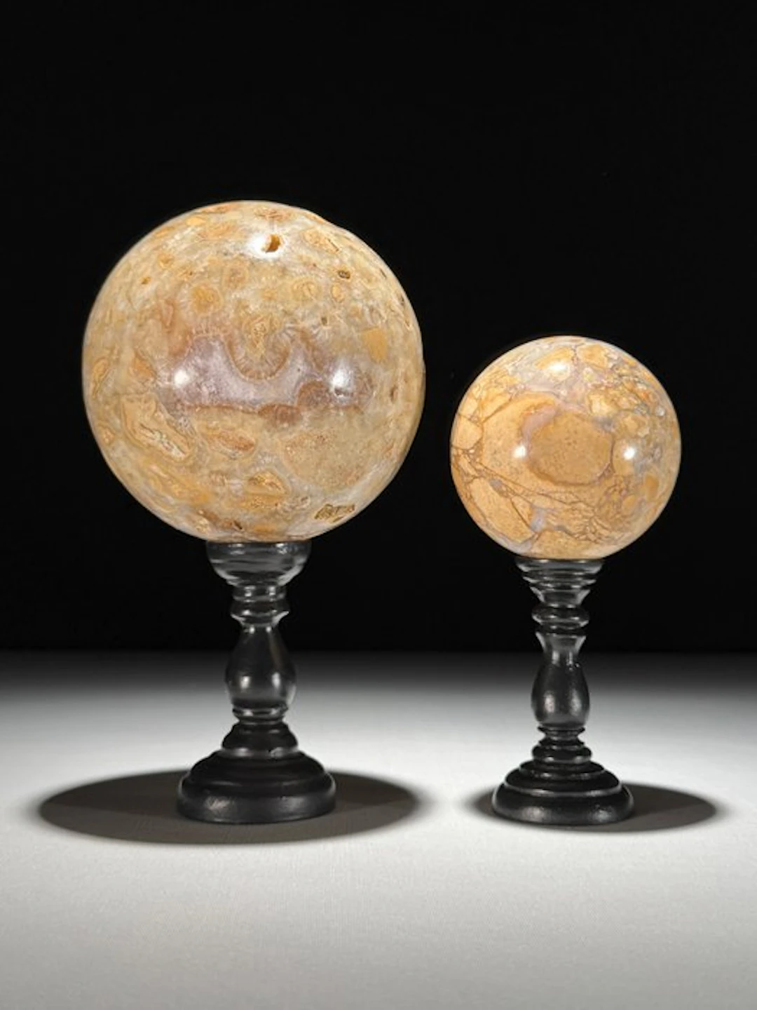 NO RESERVE PRICE - Wonderful Pair of Onyx Spheres on custom stands- 2300 g