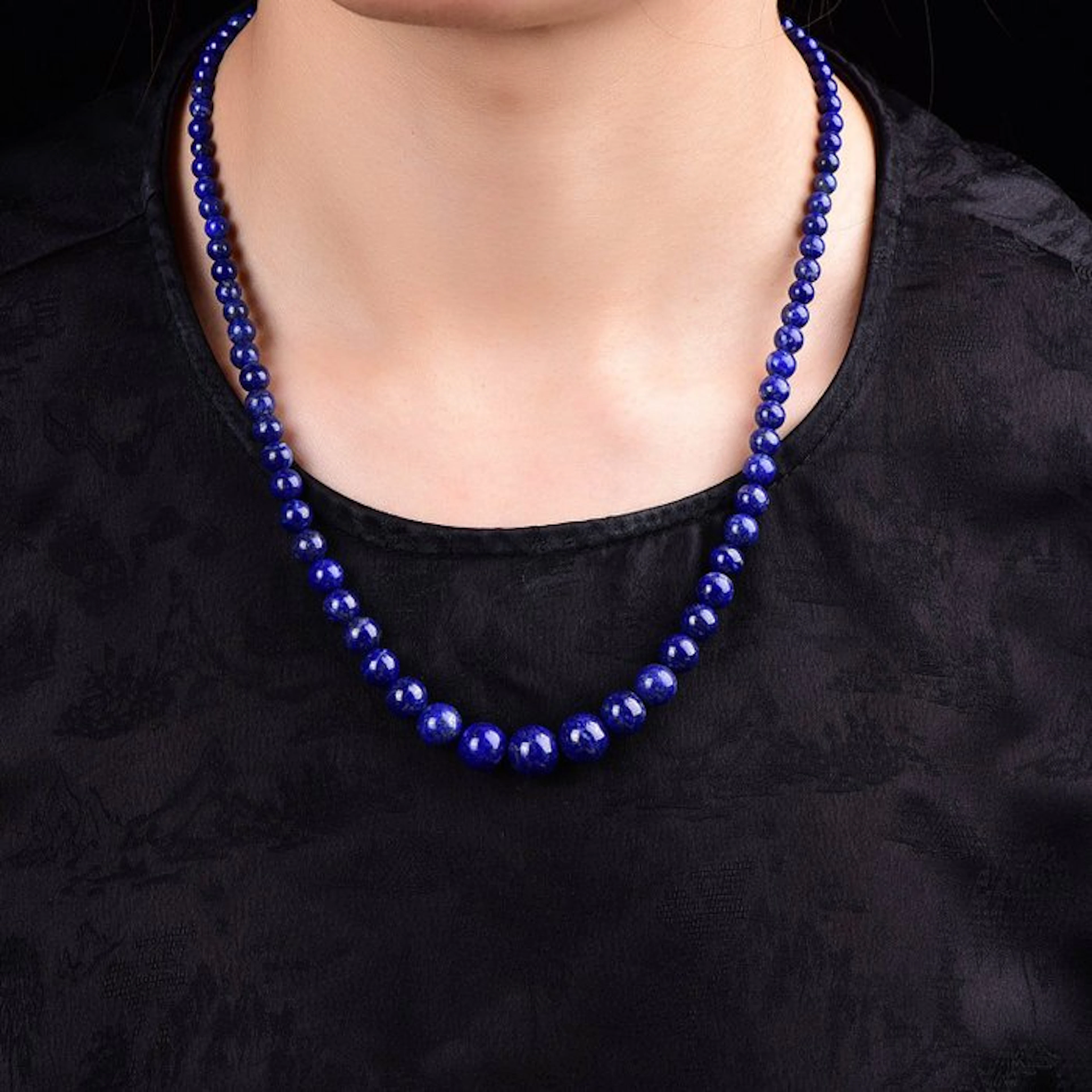 No Reserve - Large and Exclusive Natural Lapis Lazuli...