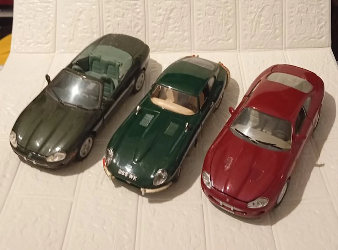 Maisto, Solido, Bburago 1:18 - Model car (3) - Jaguar