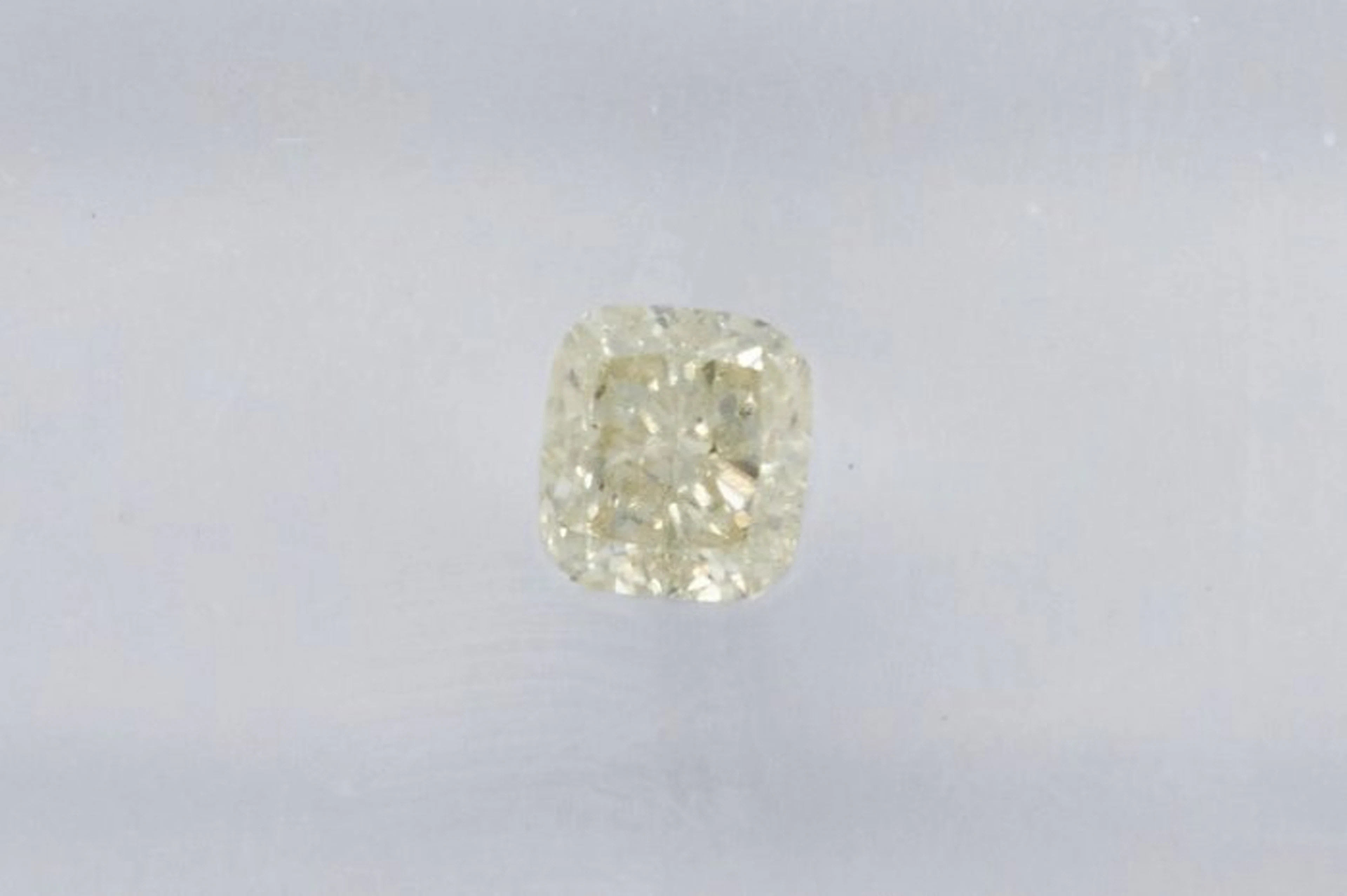 No reserve price - 1 pcs Diamond (Natural coloured)...