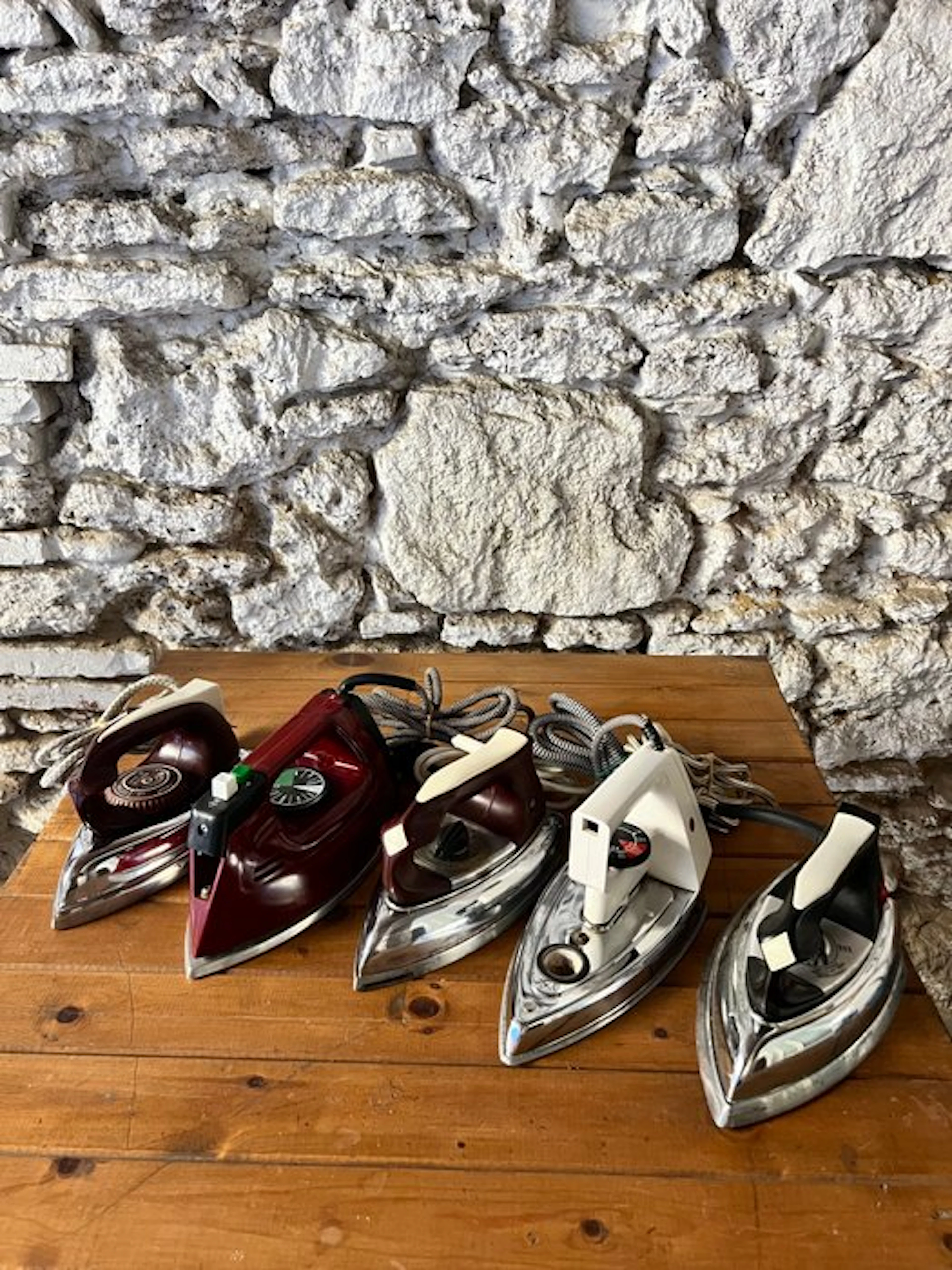 Clothes iron (5) - Steel, Bakelite, Plastic