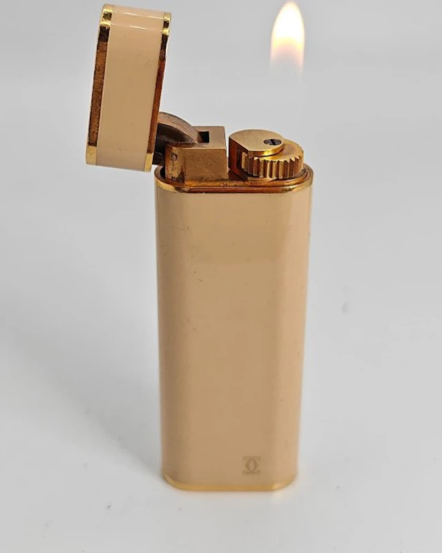 Cartier - Oval - Lighter - Cream/Beige Chinese lacquer & gold-plated