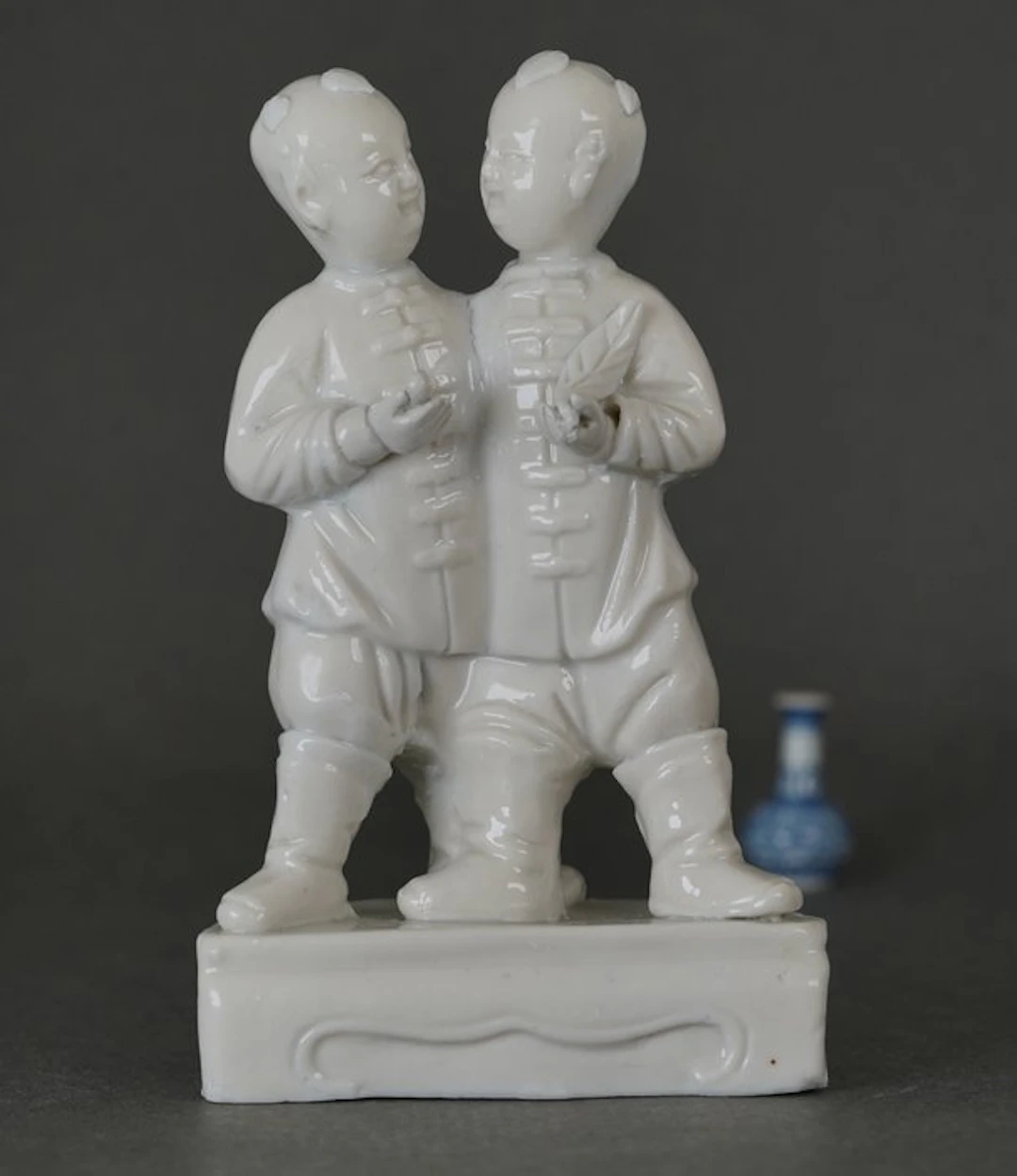 Figure - Hehe Erxian - Twins Carrying Auspicious Objects - Kangxi