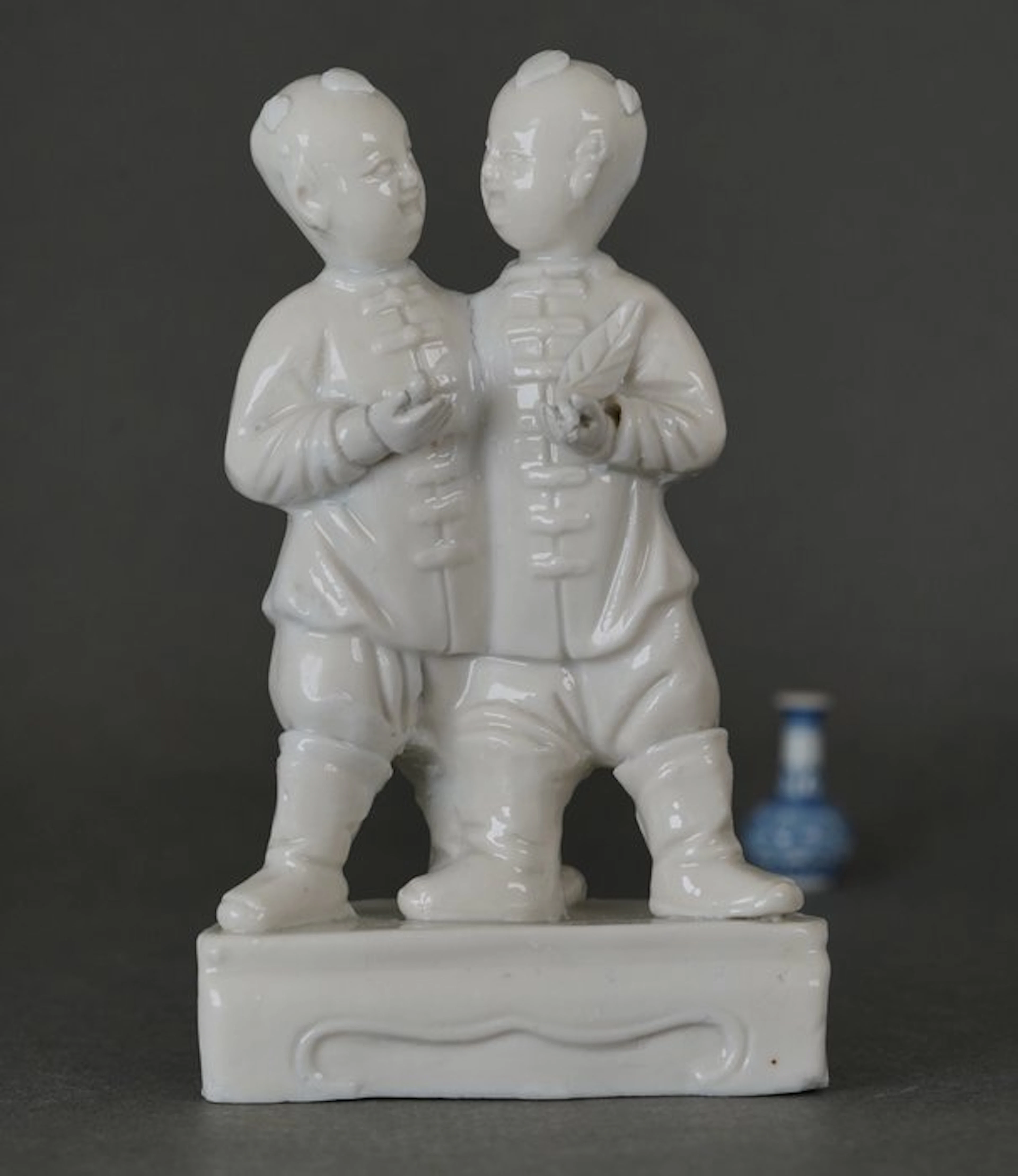 Figure - Hehe Erxian - Twins Carrying Auspicious Objects - Kangxi