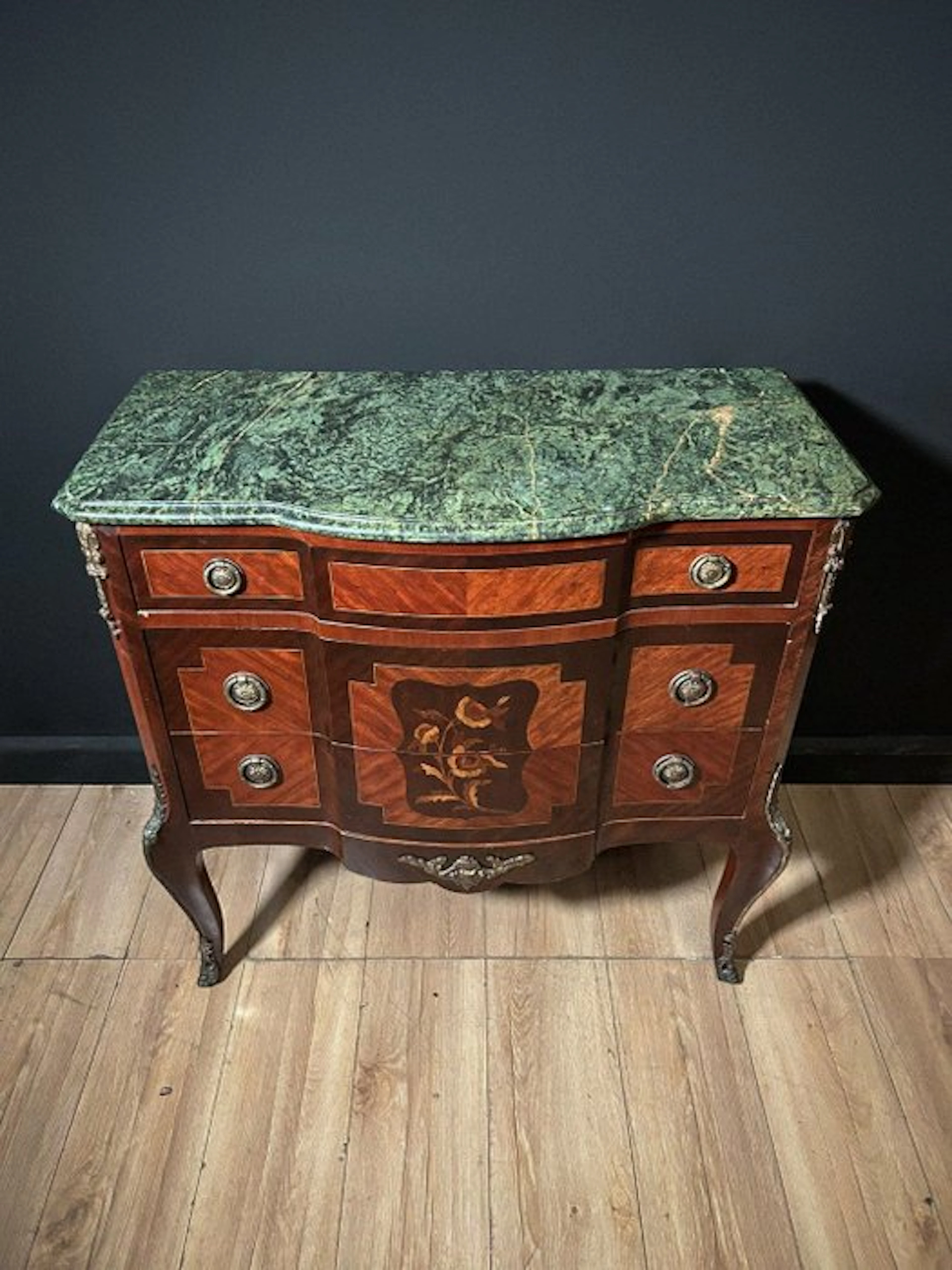Chest of drawers - Wood - How is it padded?