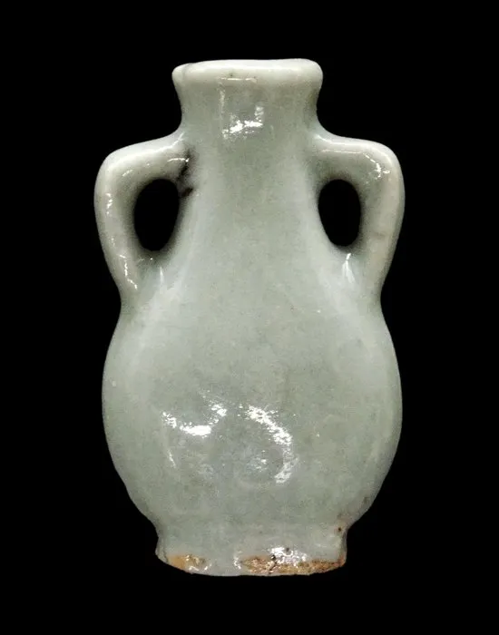 Ancient Chinese - Snuff bottle - celadon-glazed porcelain (No reserve price)