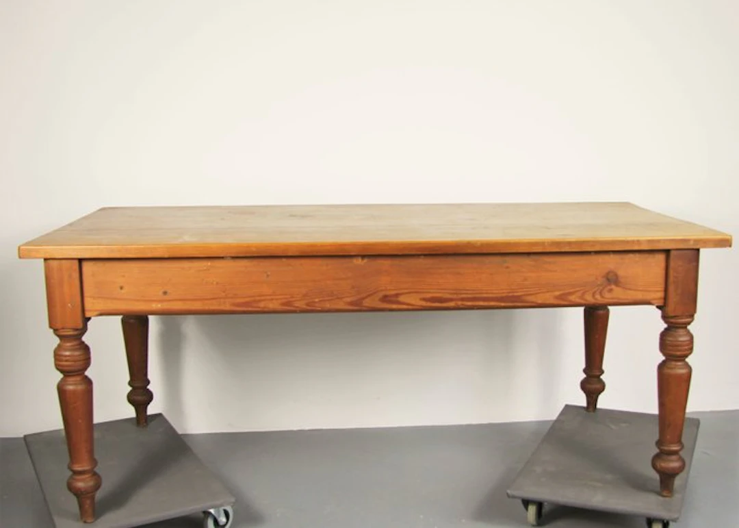 Dining table - Softwood - Delivery to the EU is possible.