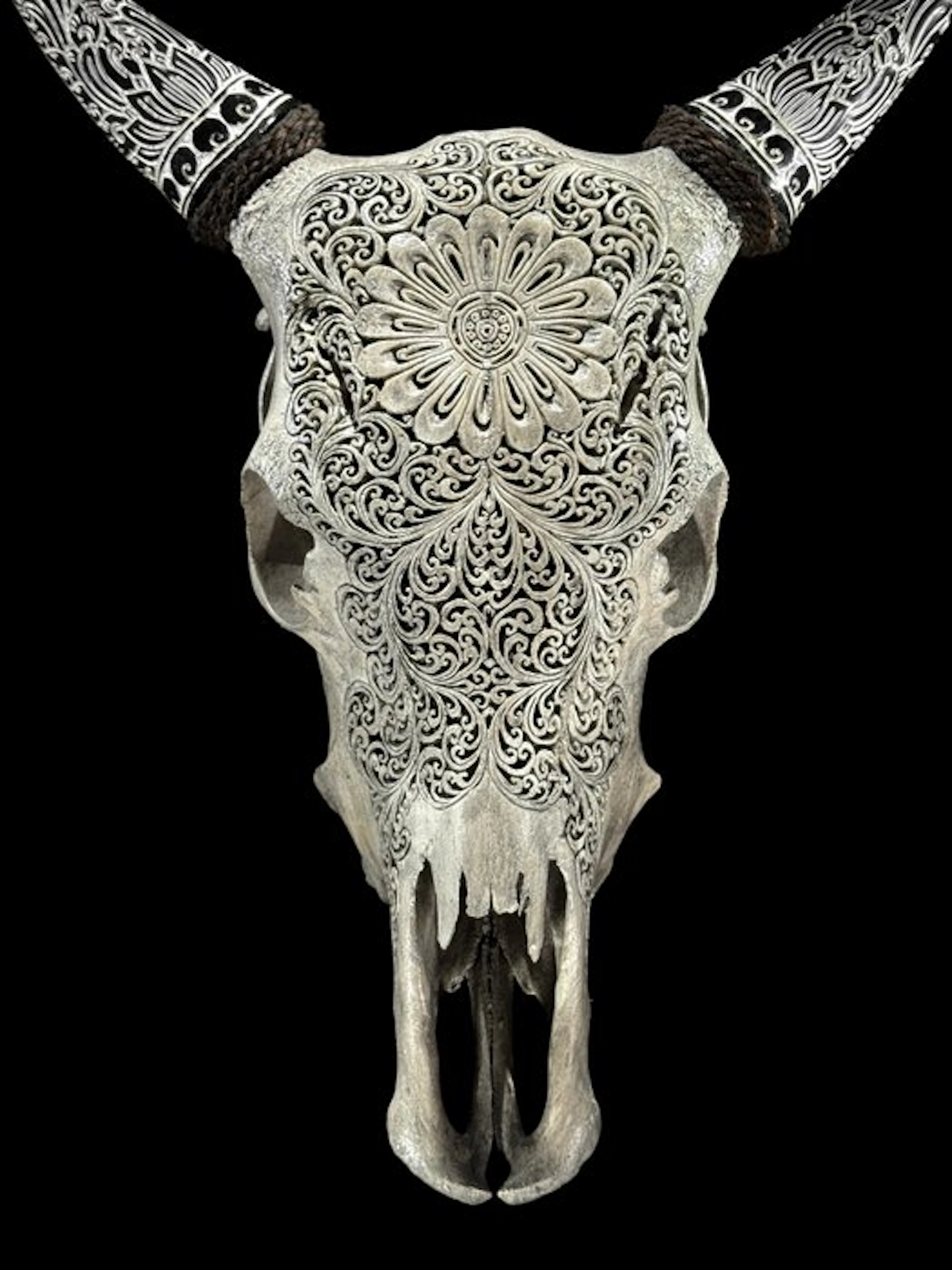 NO RESERVE PRICE - Authentic Grey Cow Skull with Bohemian...