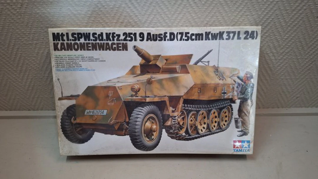 Tamiya 1:35 - Model kit - Mt.I.SPW.Sd.Kfz.251 9 Ausf.D...