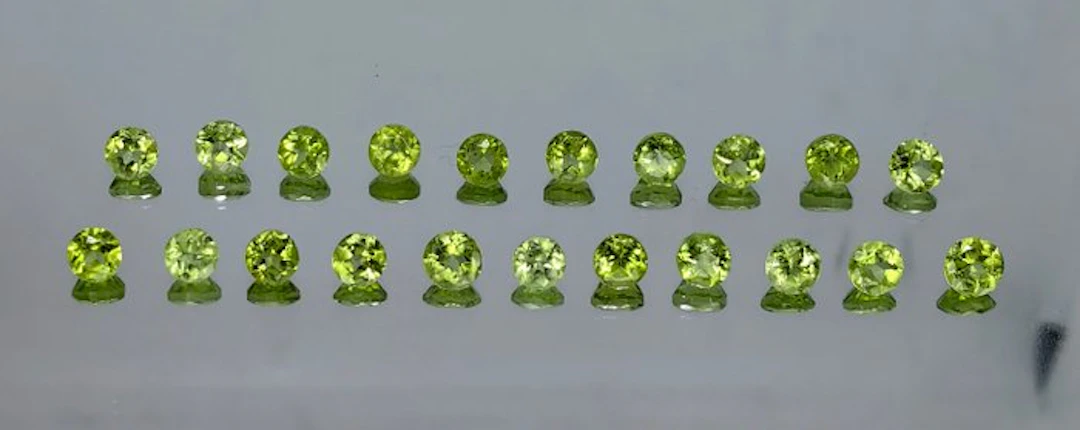 No reserve price - 21 pcs Peridot - 14.33 ct - Antwerp...