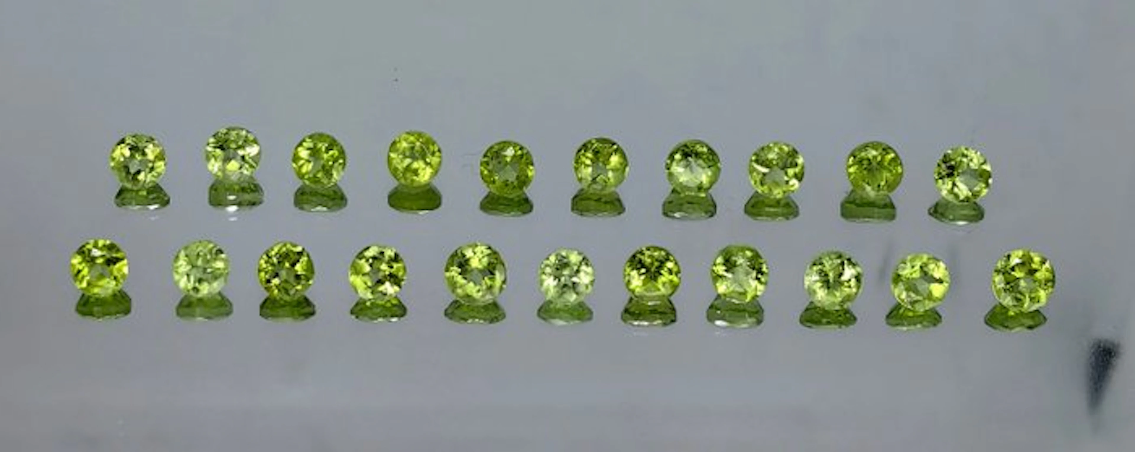 No reserve price - 21 pcs Peridot - 14.33 ct - Antwerp...