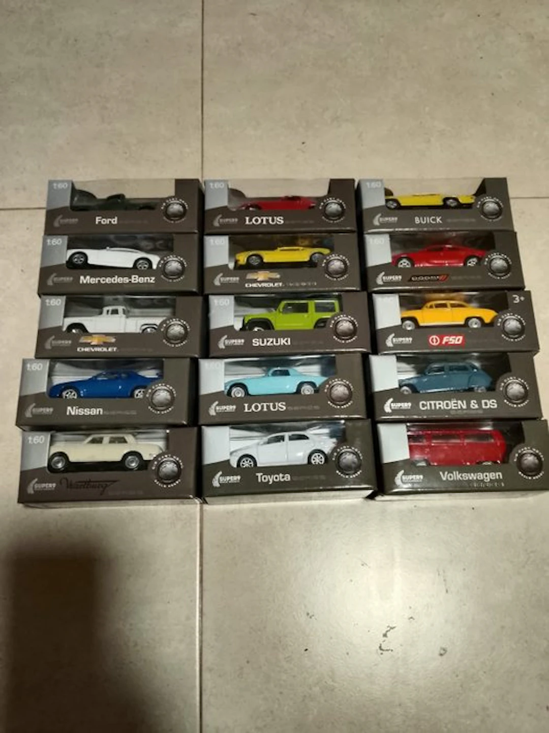 Welly 1:6 - Model car (15) - Toyota Lotus VW Suzuki - Super 9