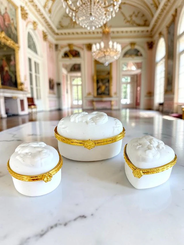 Jewellery box - Cameo Relief - Napoleon III Style - France - Biscuit porcelain